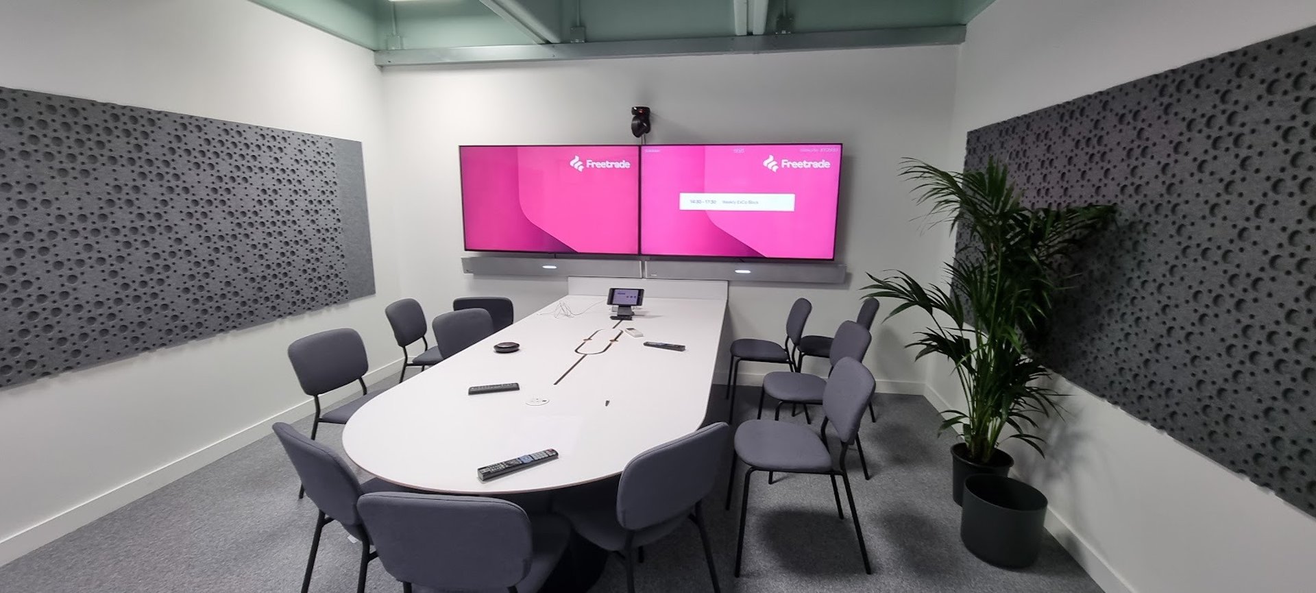 Samsung Terrace Outdoor TV