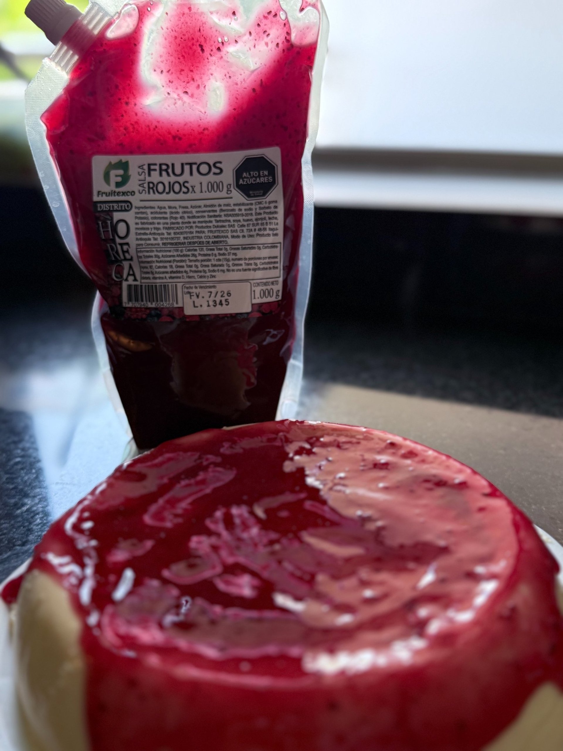 Receta postre de tres leches con salsa de frutos rojos