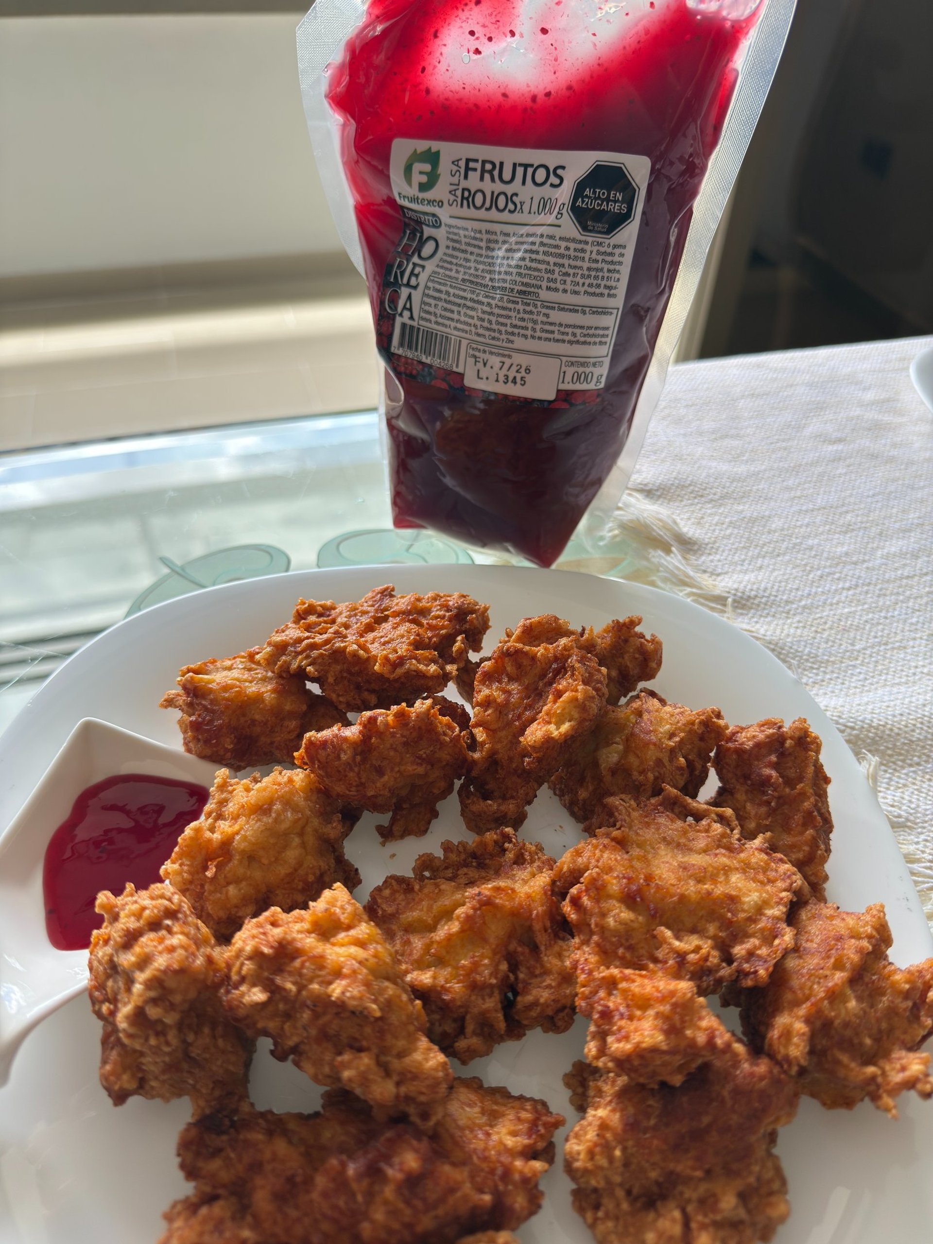 Receta de nuggets  con salsa de frutos rojos de la línea HORECA