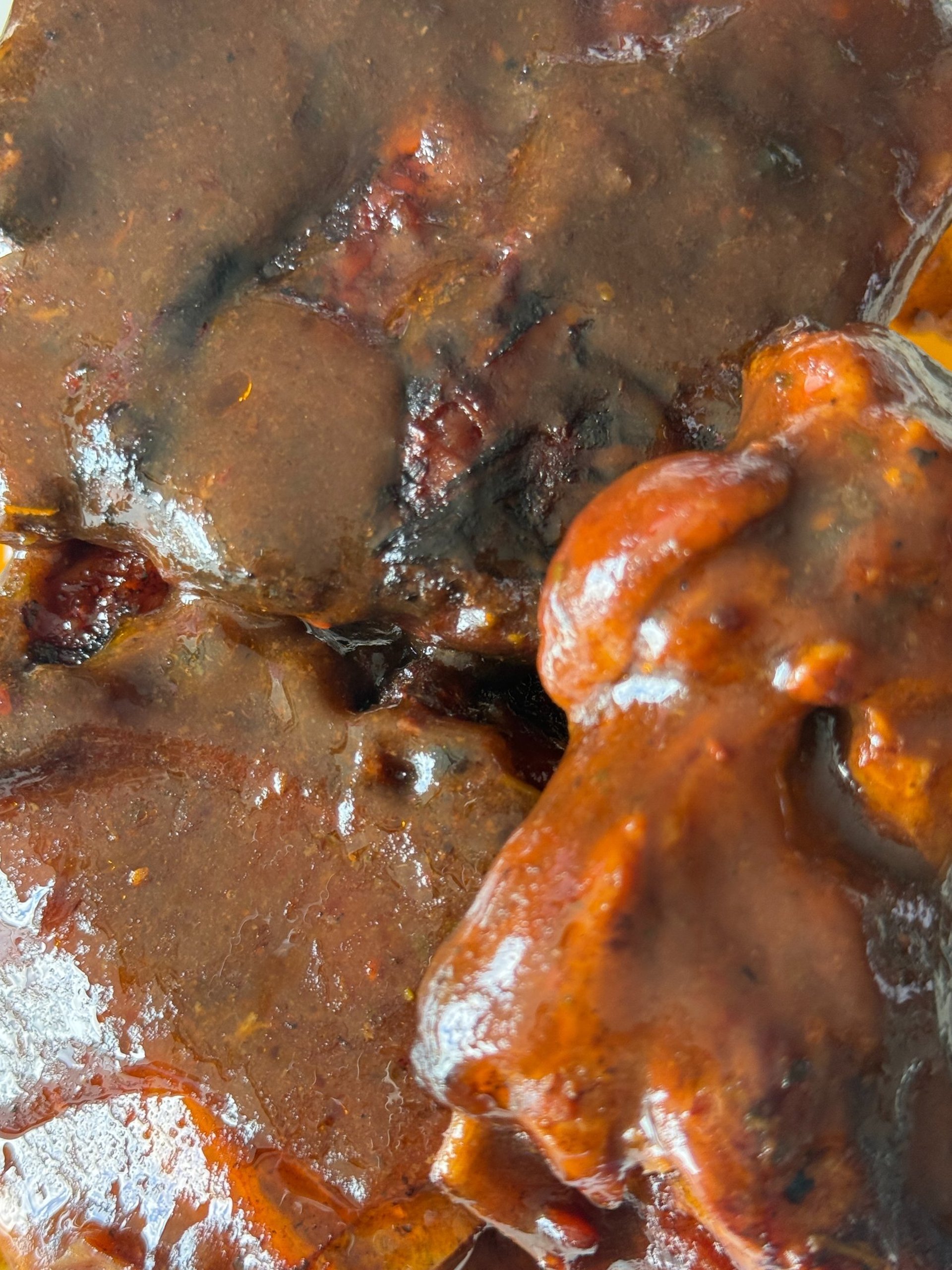 Receta de carne de hamburguesa con salsa de mora y ensalada con salsa de maracuyá