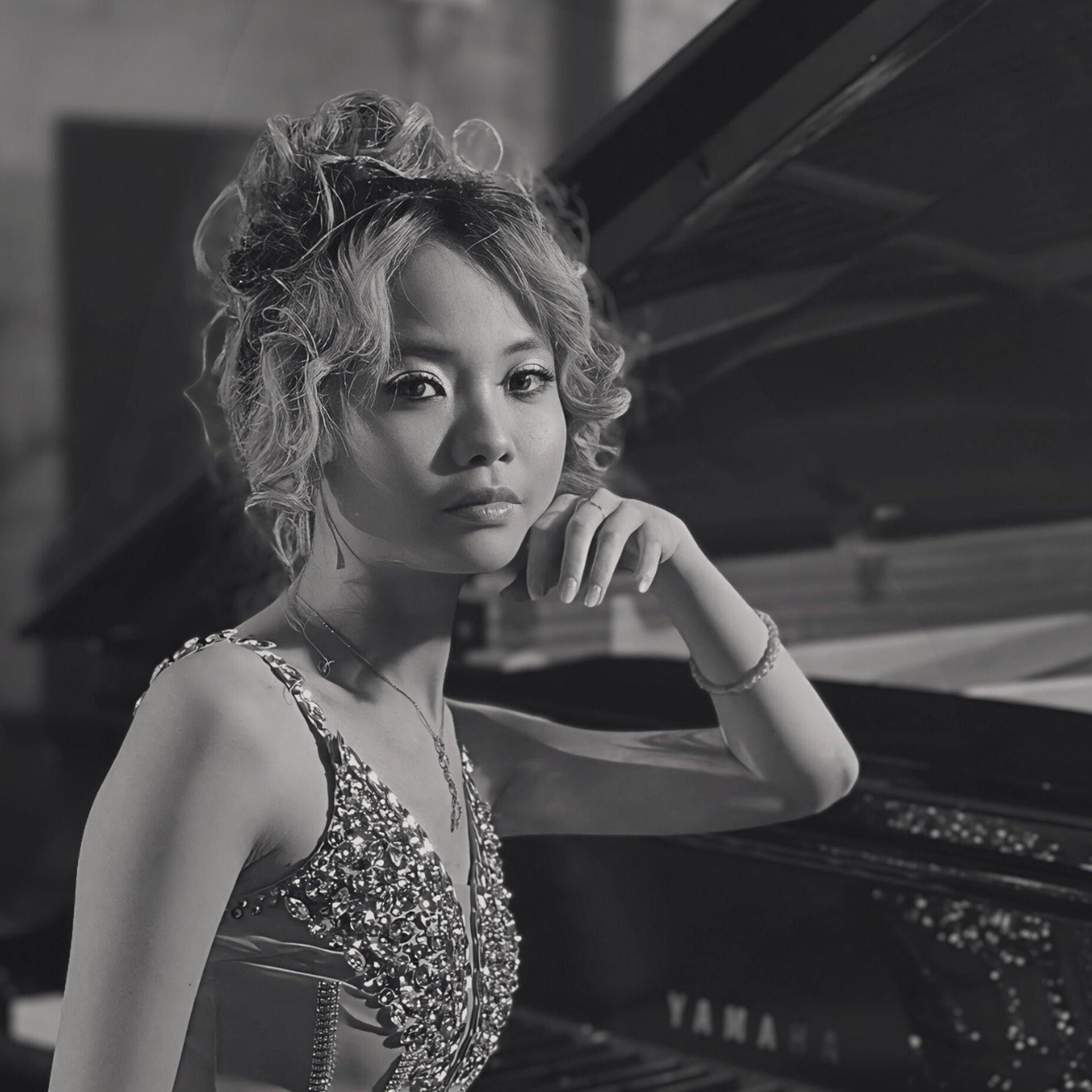 black and white bed linen