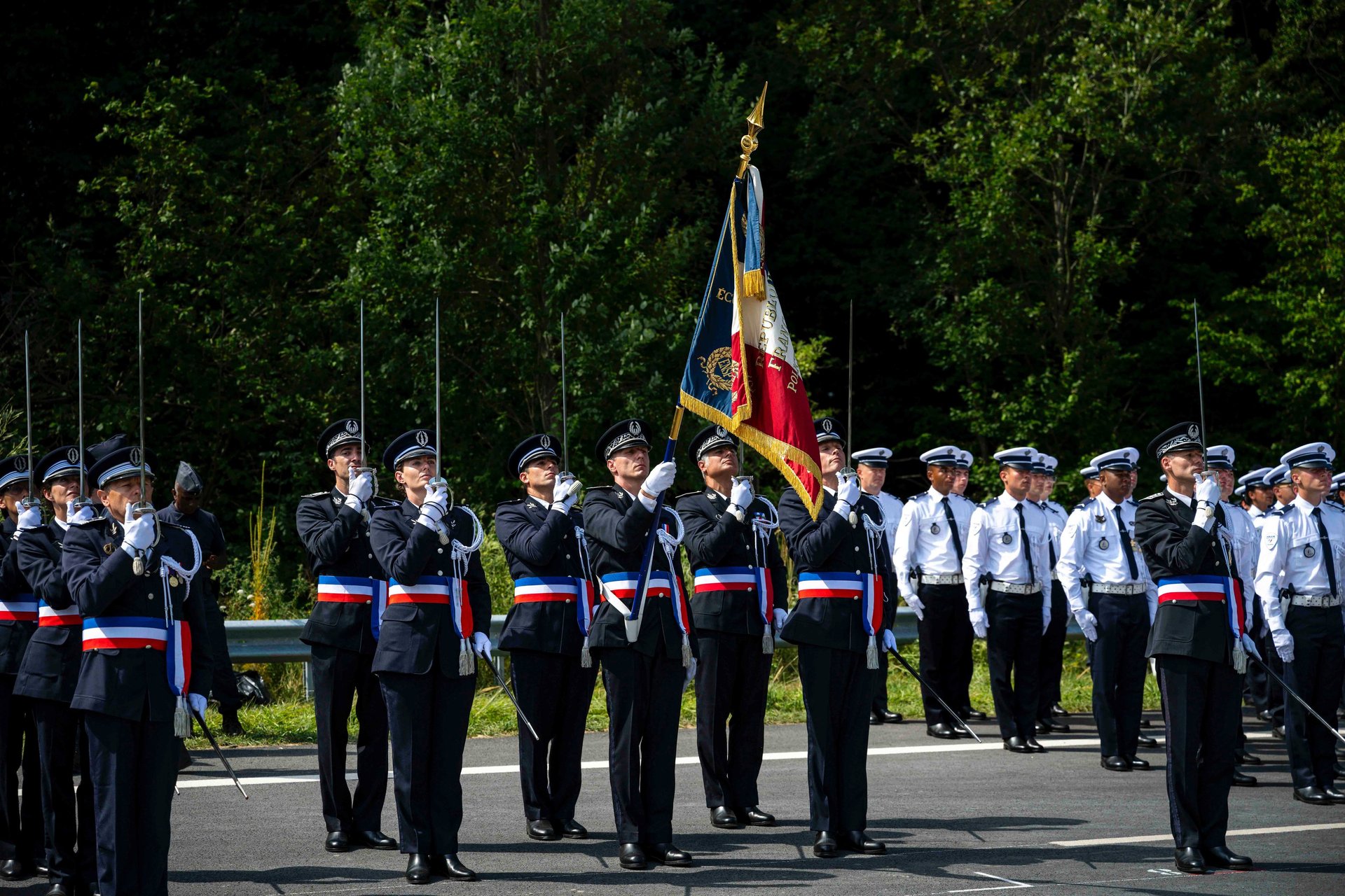 black and white bed linen