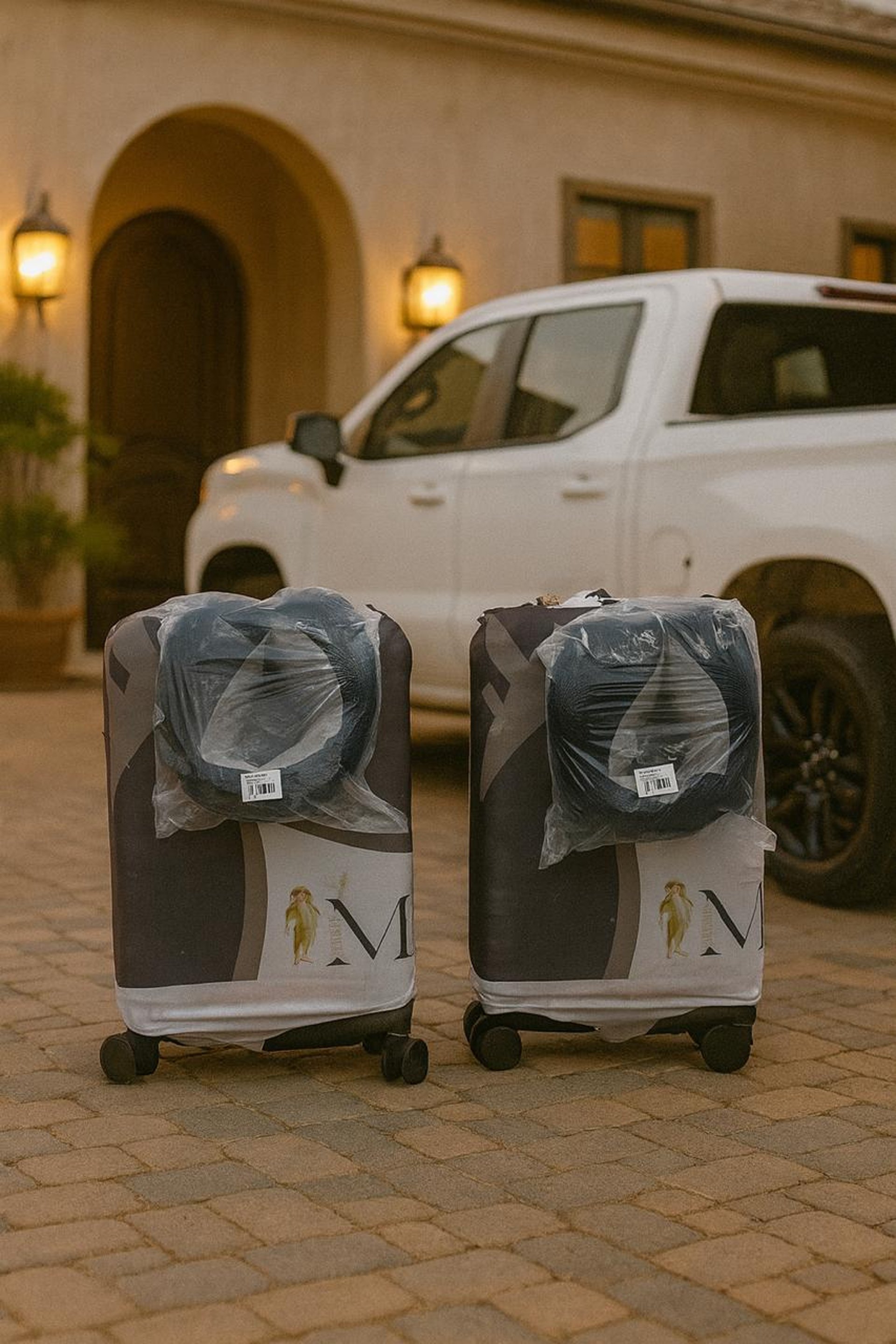 black and white bed linen