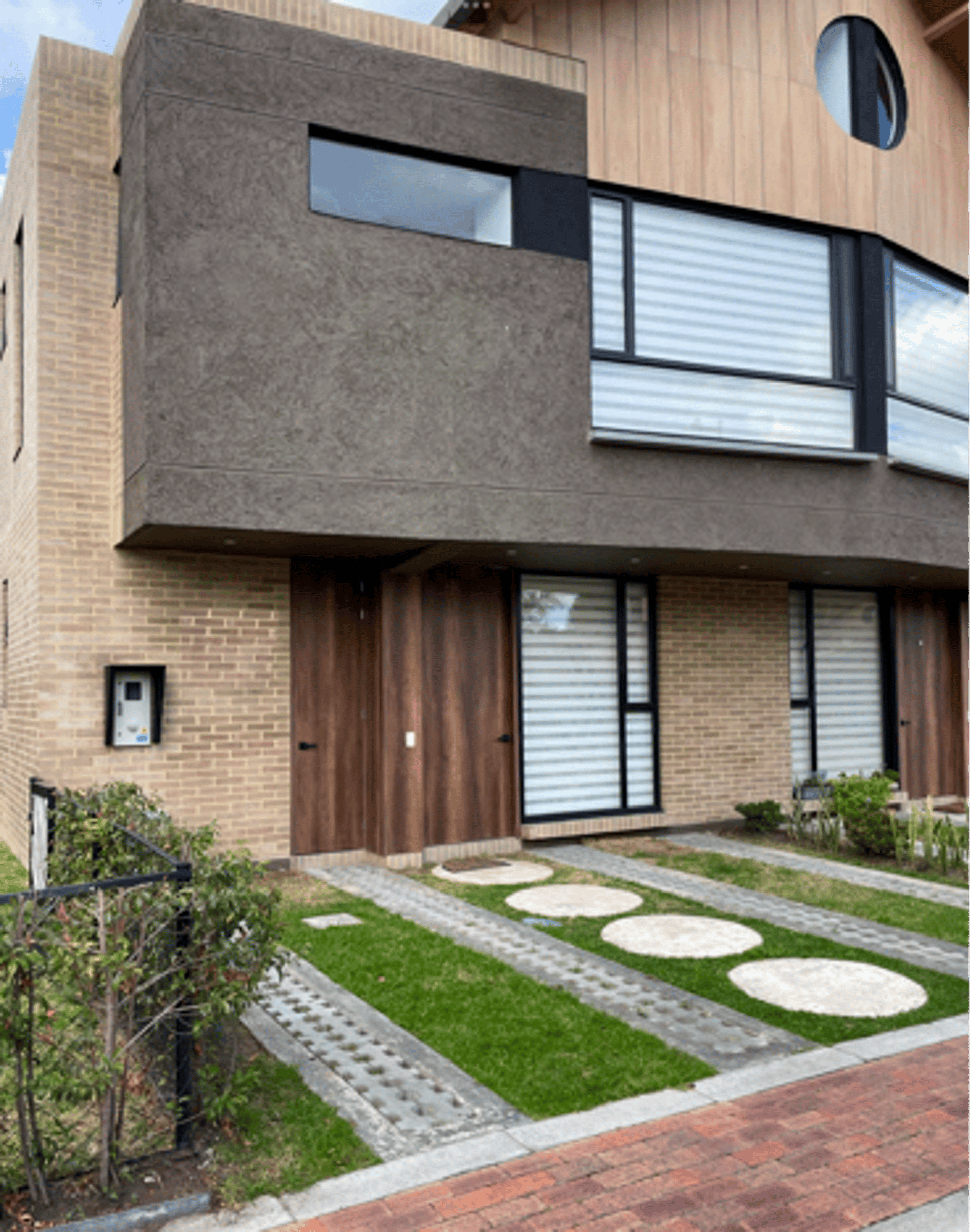 gray computer monitor