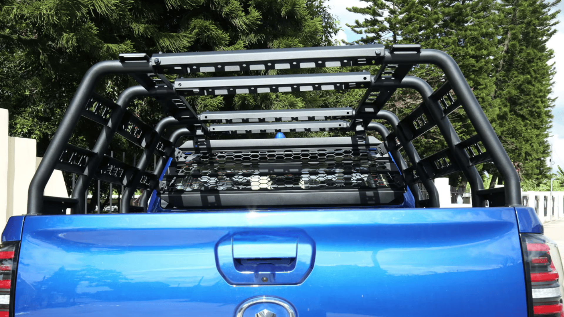 gray computer monitor