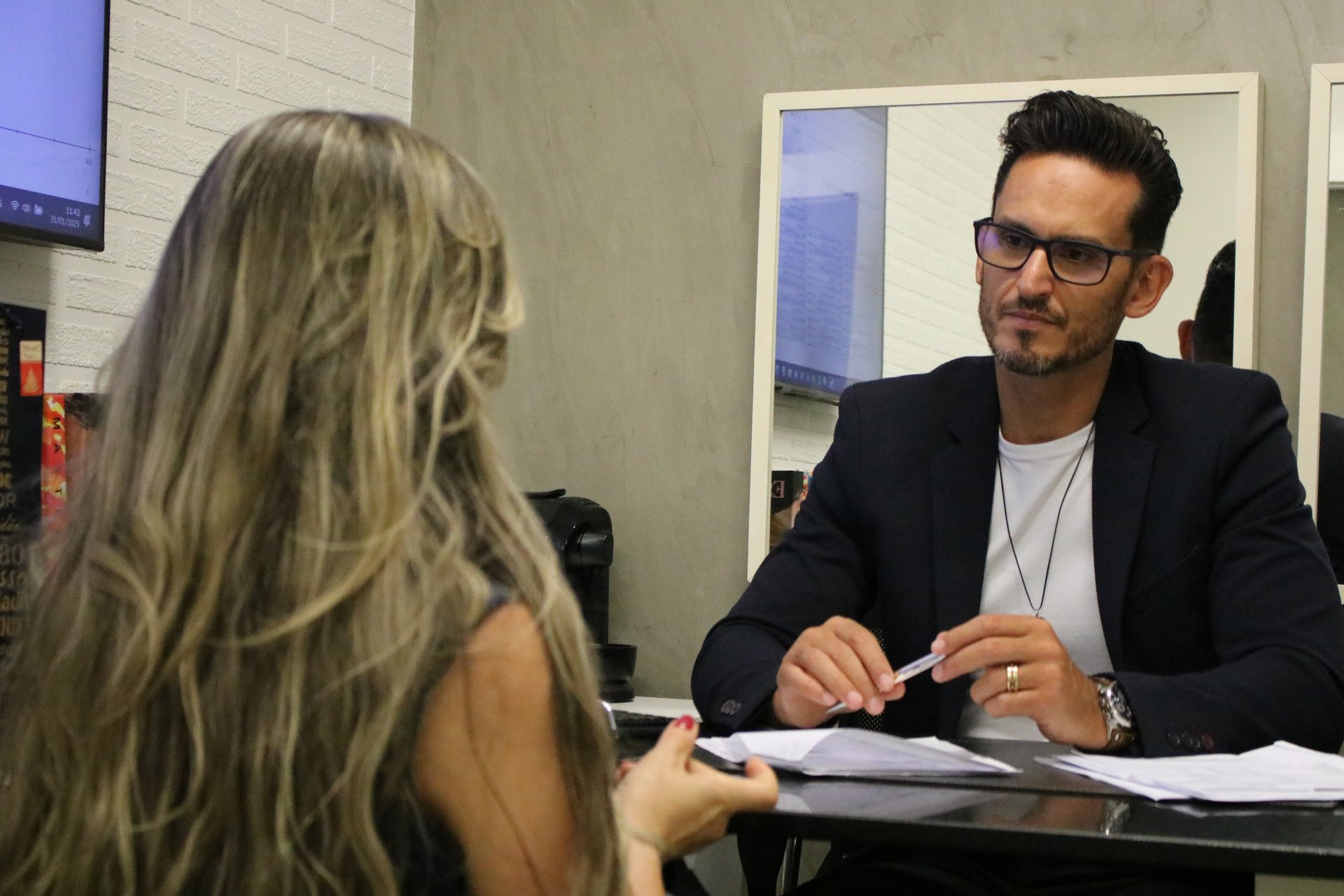 gray computer monitor