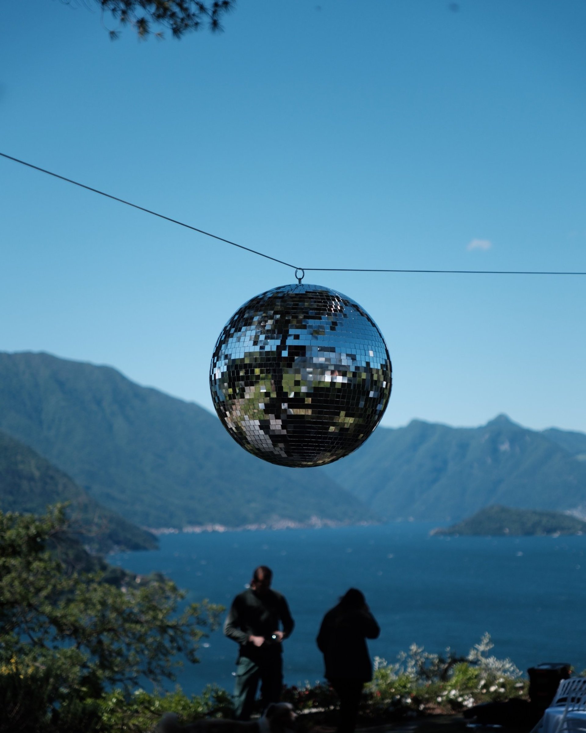 Noleggio e allestimento impianti audio e luci professionali a Como per eventi, feste e DJ set – Lariolux Service