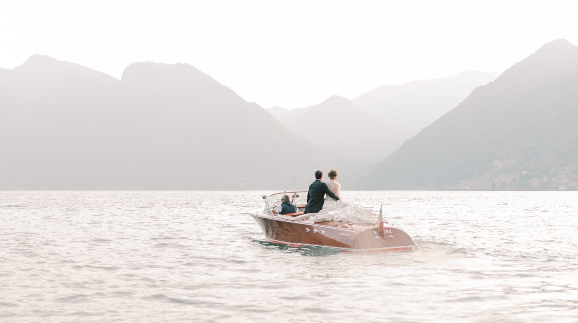 Noleggio e allestimento impianti audio e luci professionali a Como per eventi, feste e DJ set – Lariolux Service