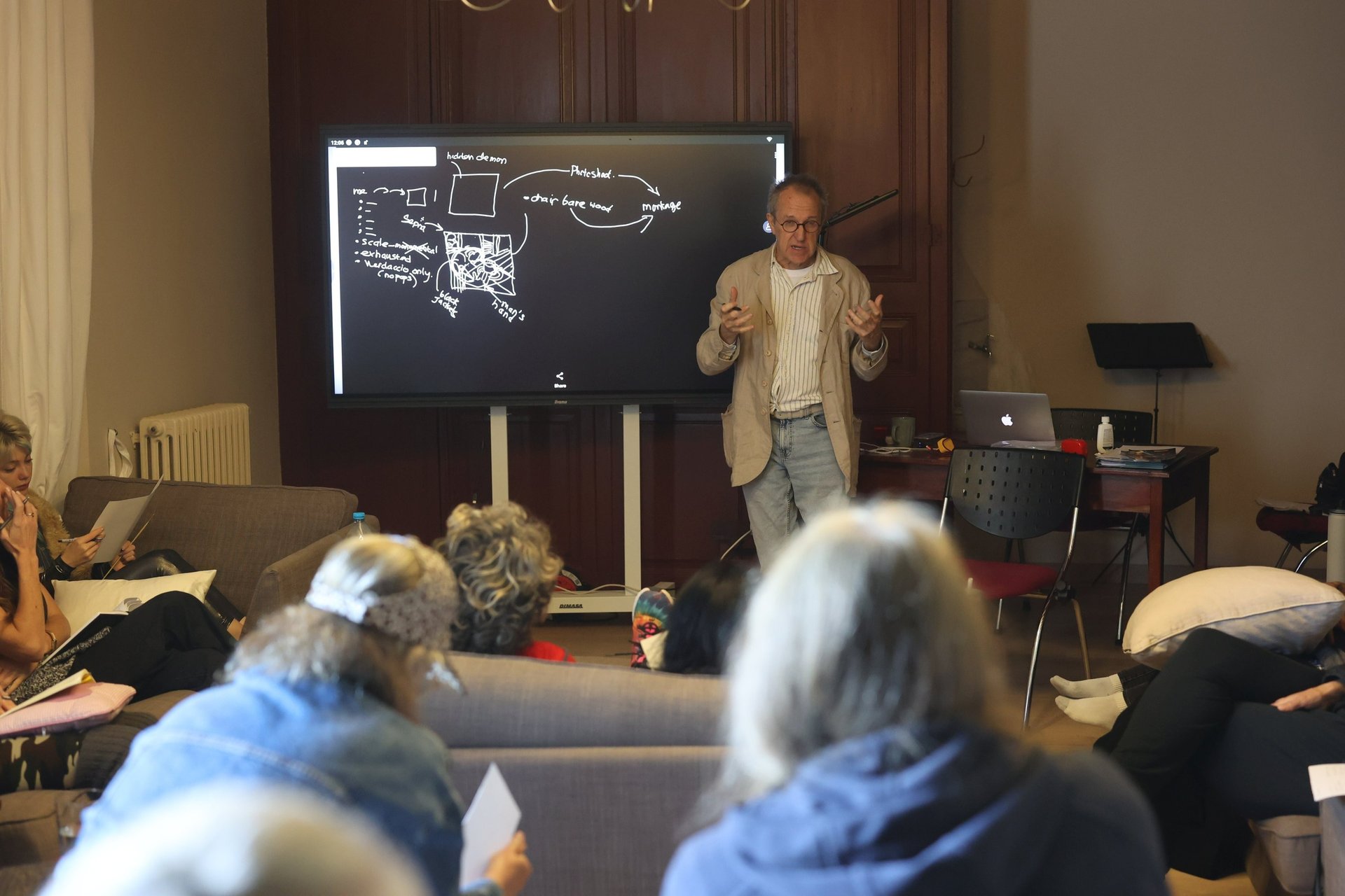 black and white bed linen