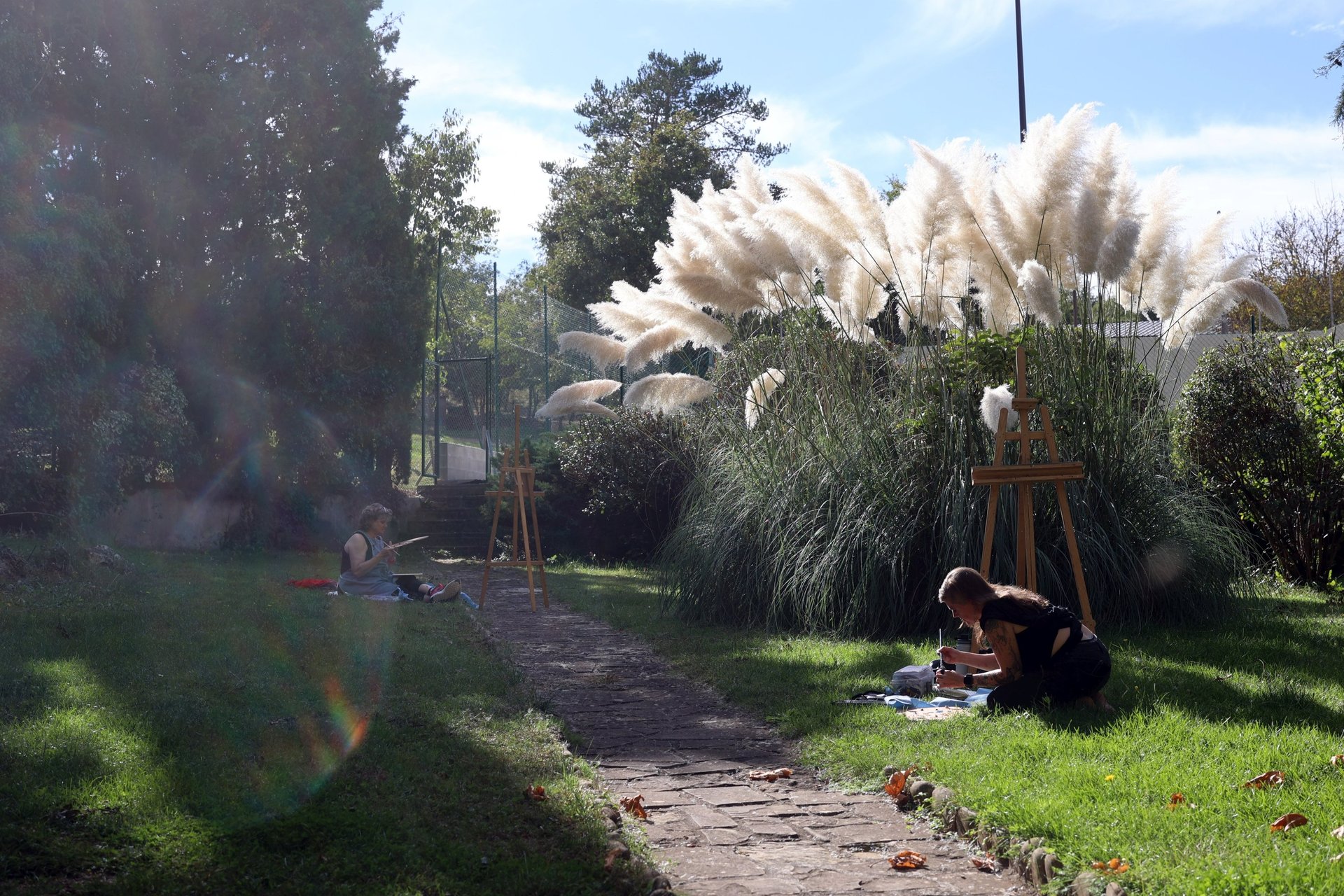 black and white bed linen