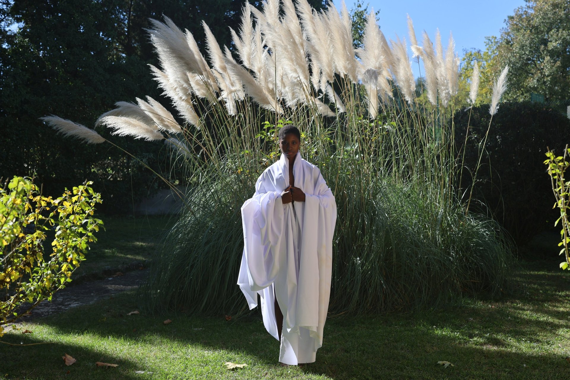 black and white bed linen