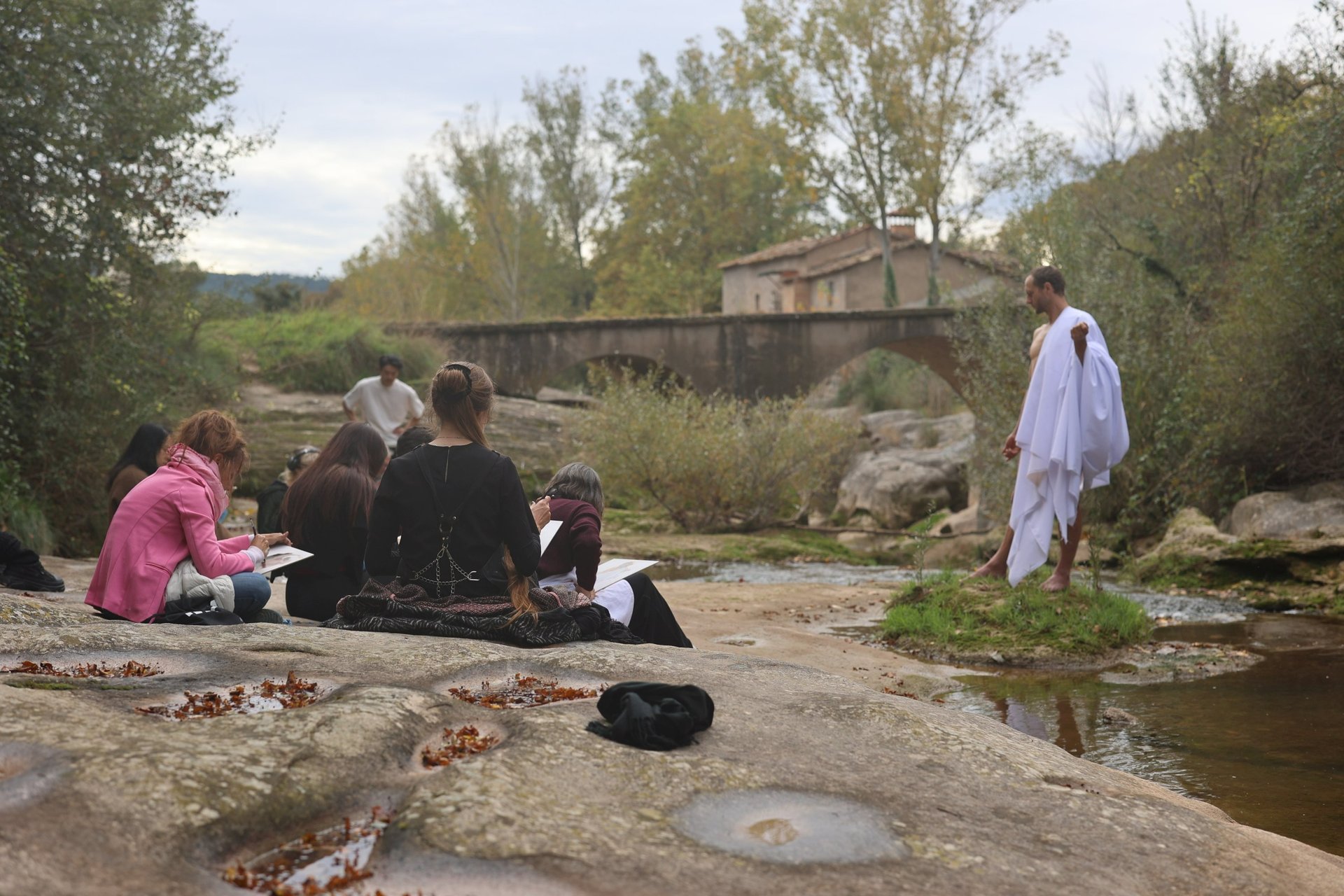black and white bed linen