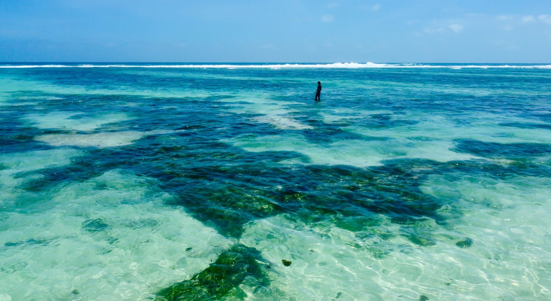 black and white bed linen