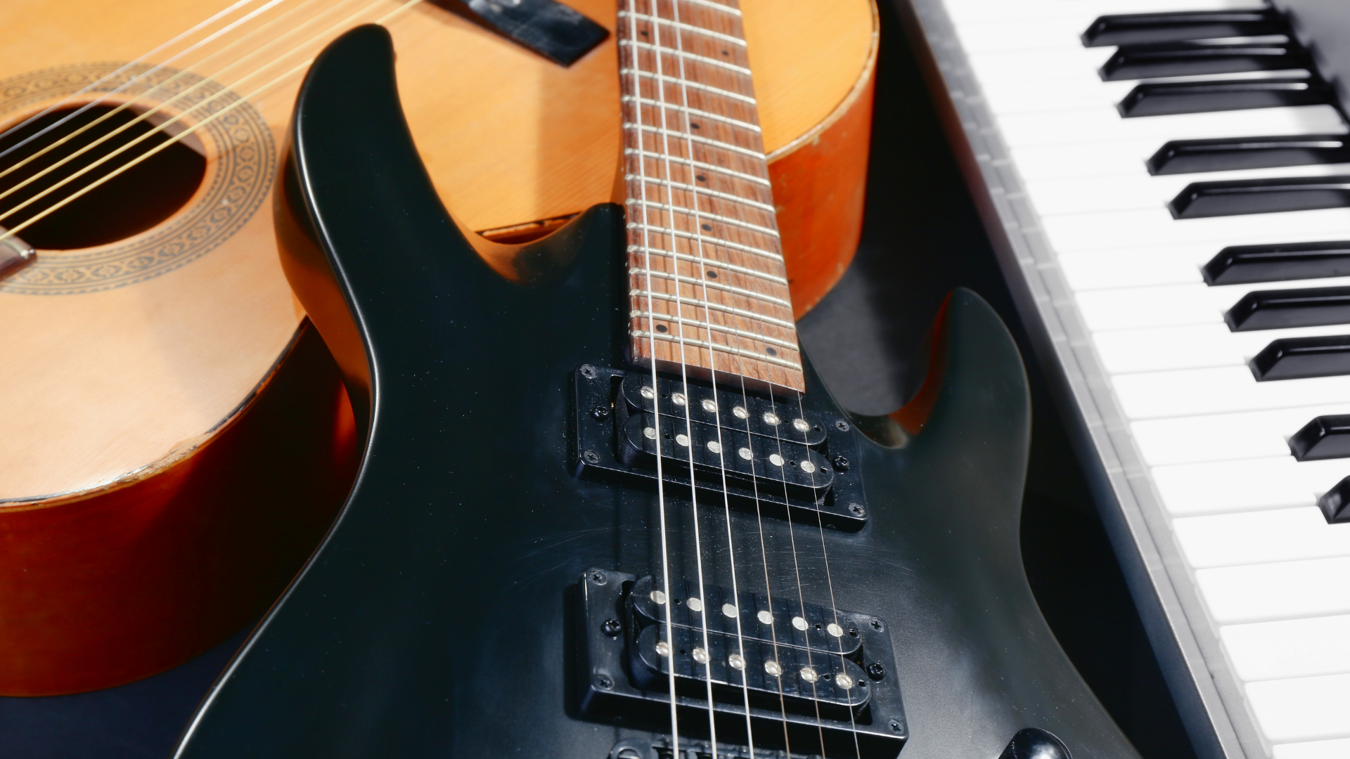 black and white bed linen