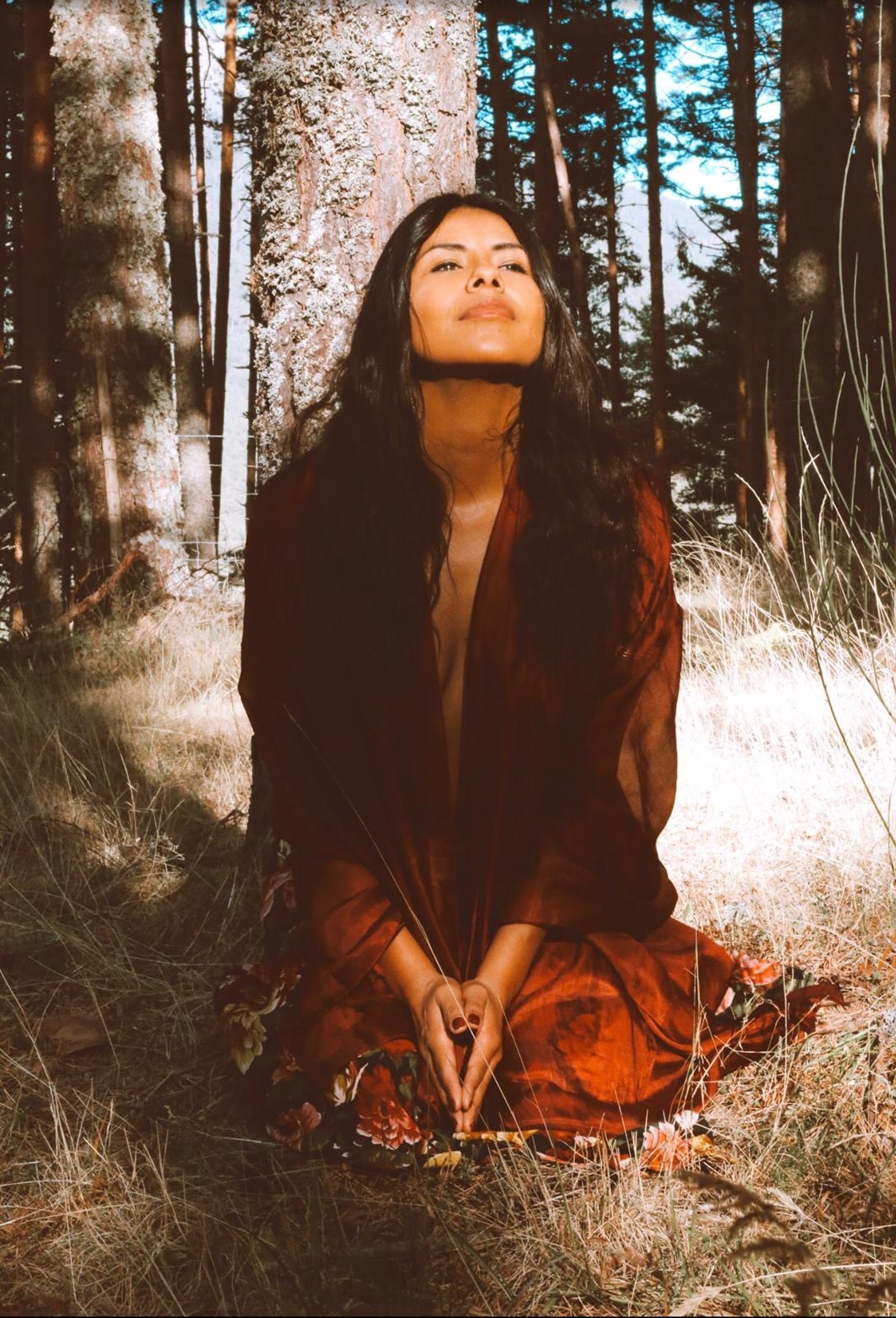 woman praying wallpaper