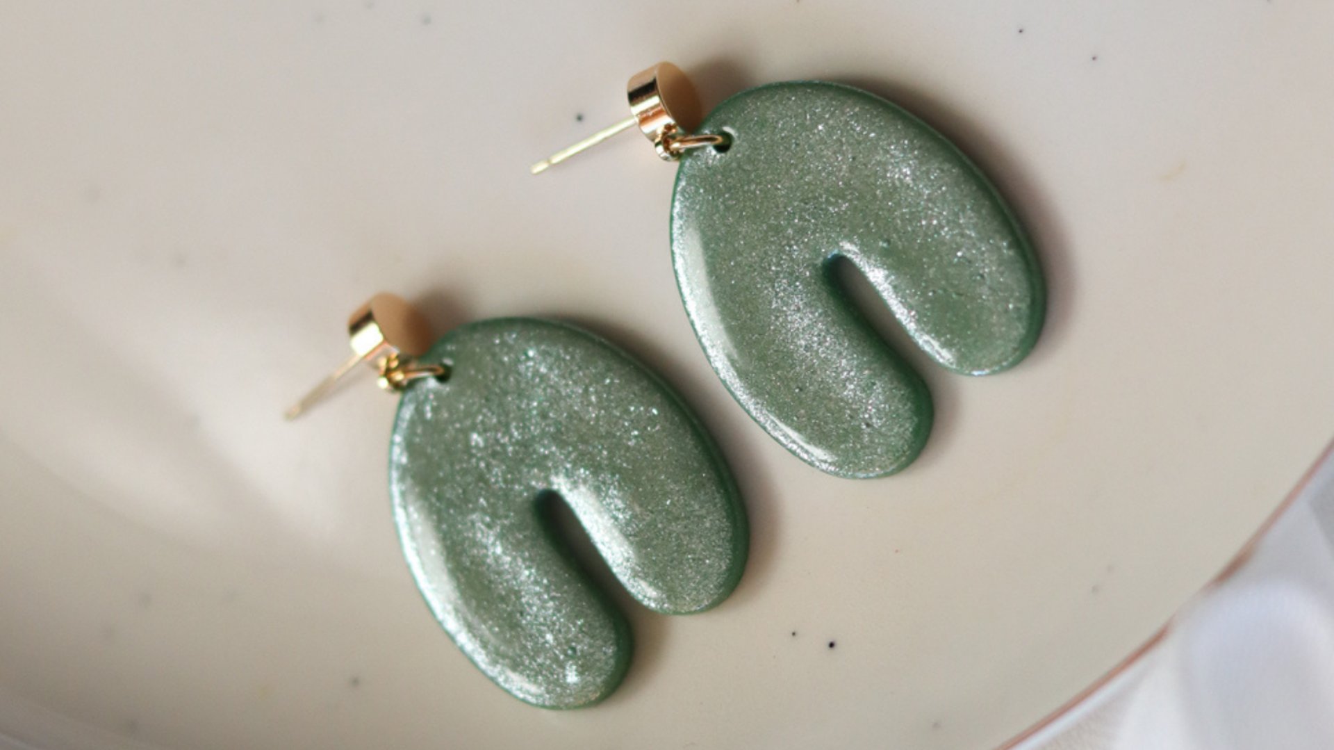 Pink circle lepard earrings with dangle sticks