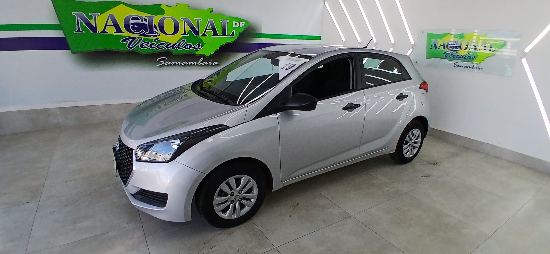 gray computer monitor