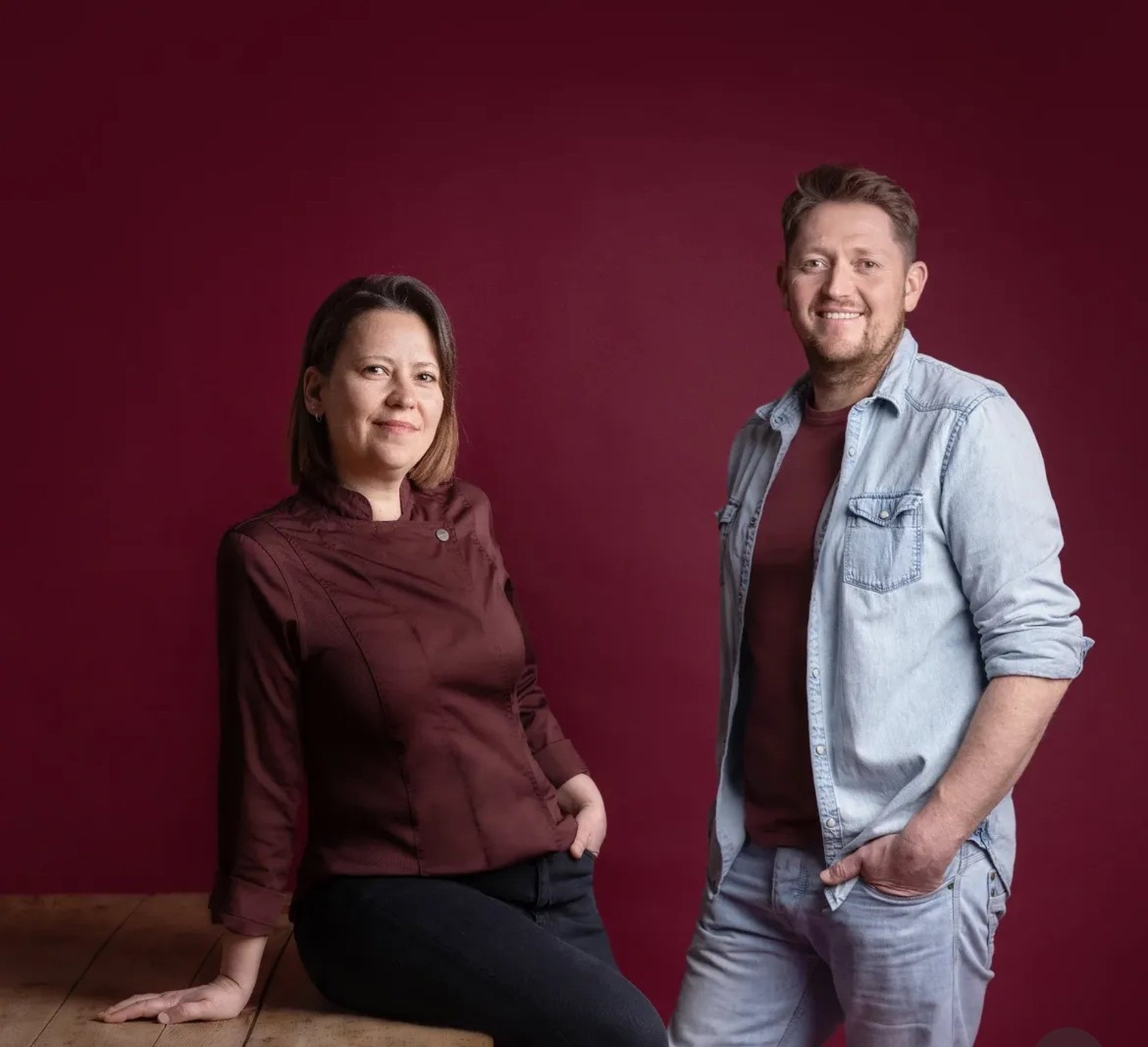 gray computer monitor