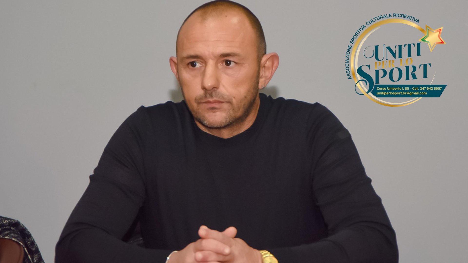 black and brown leather padded tub sofa