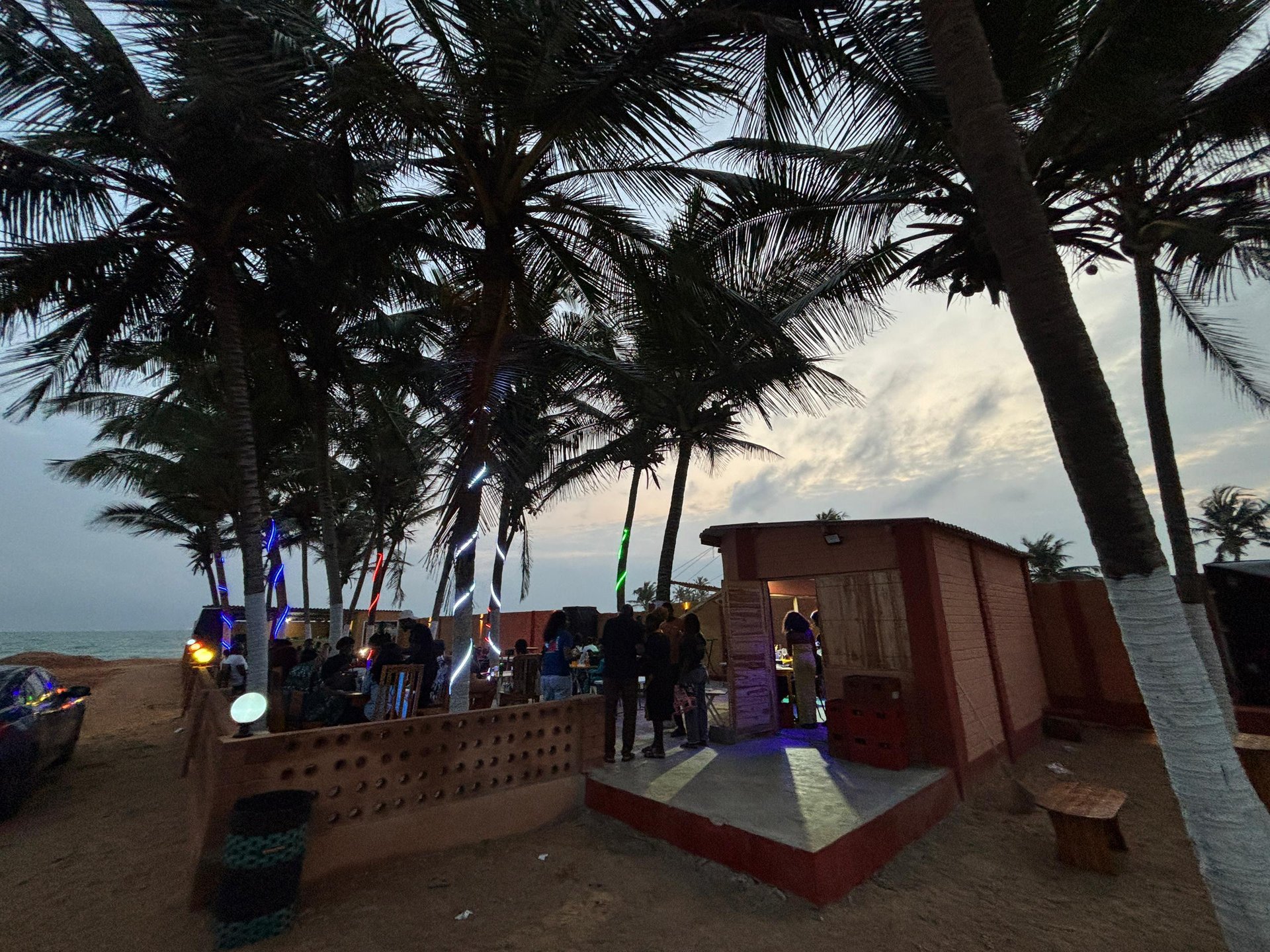 black and white bed linen