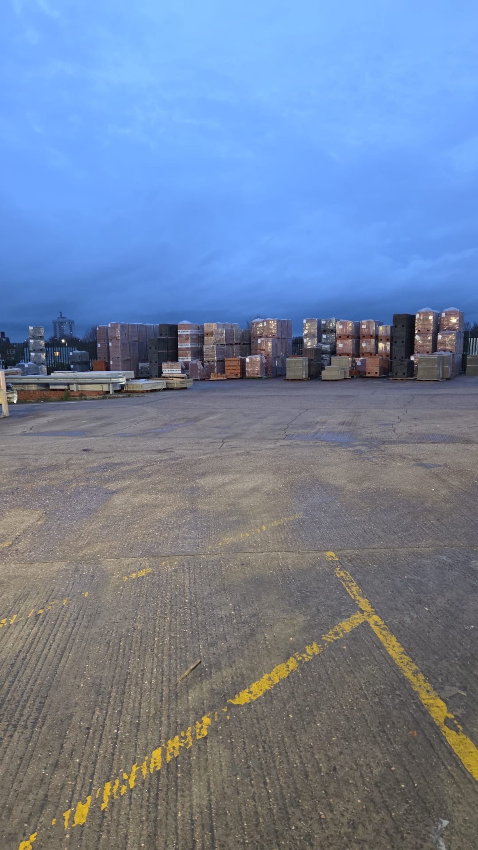 gray computer monitor