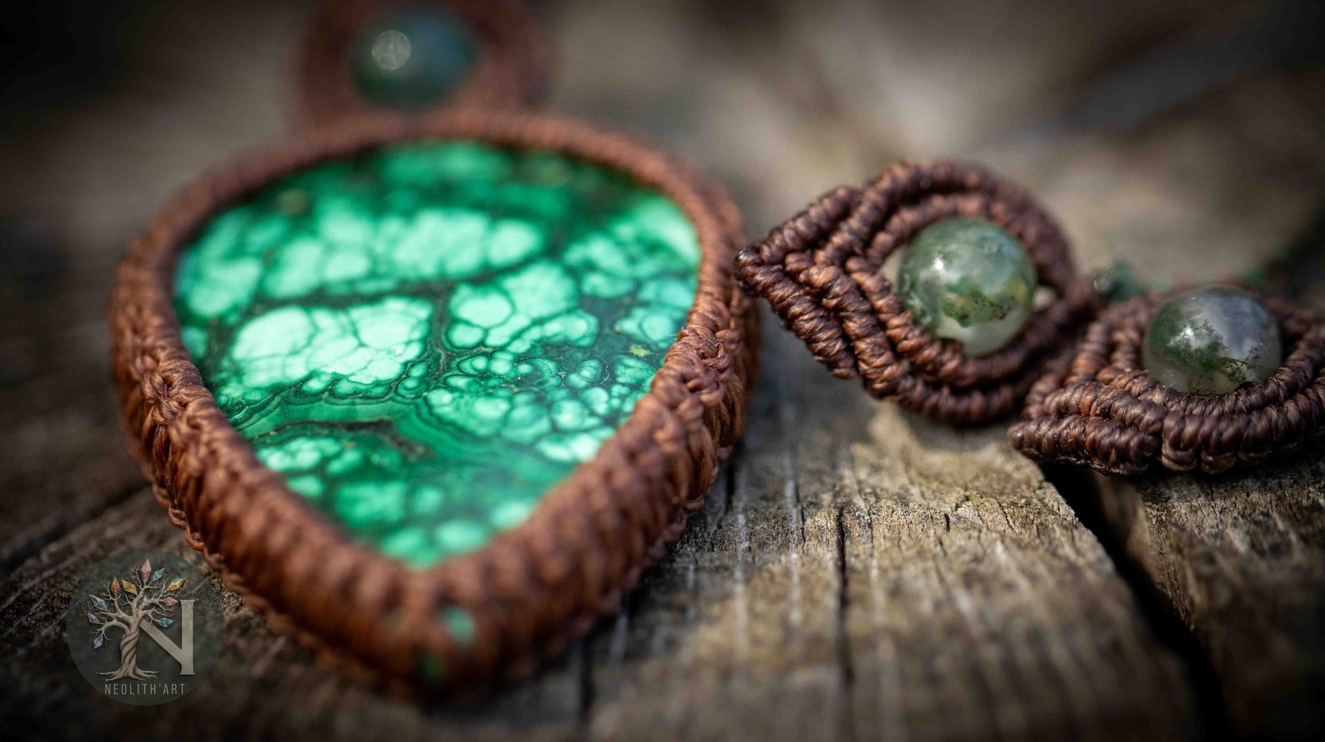 bijou en micromacramé, pierre naturelle, malachite, fil Linhasita, artisanat français, fait main, fabriqué en France