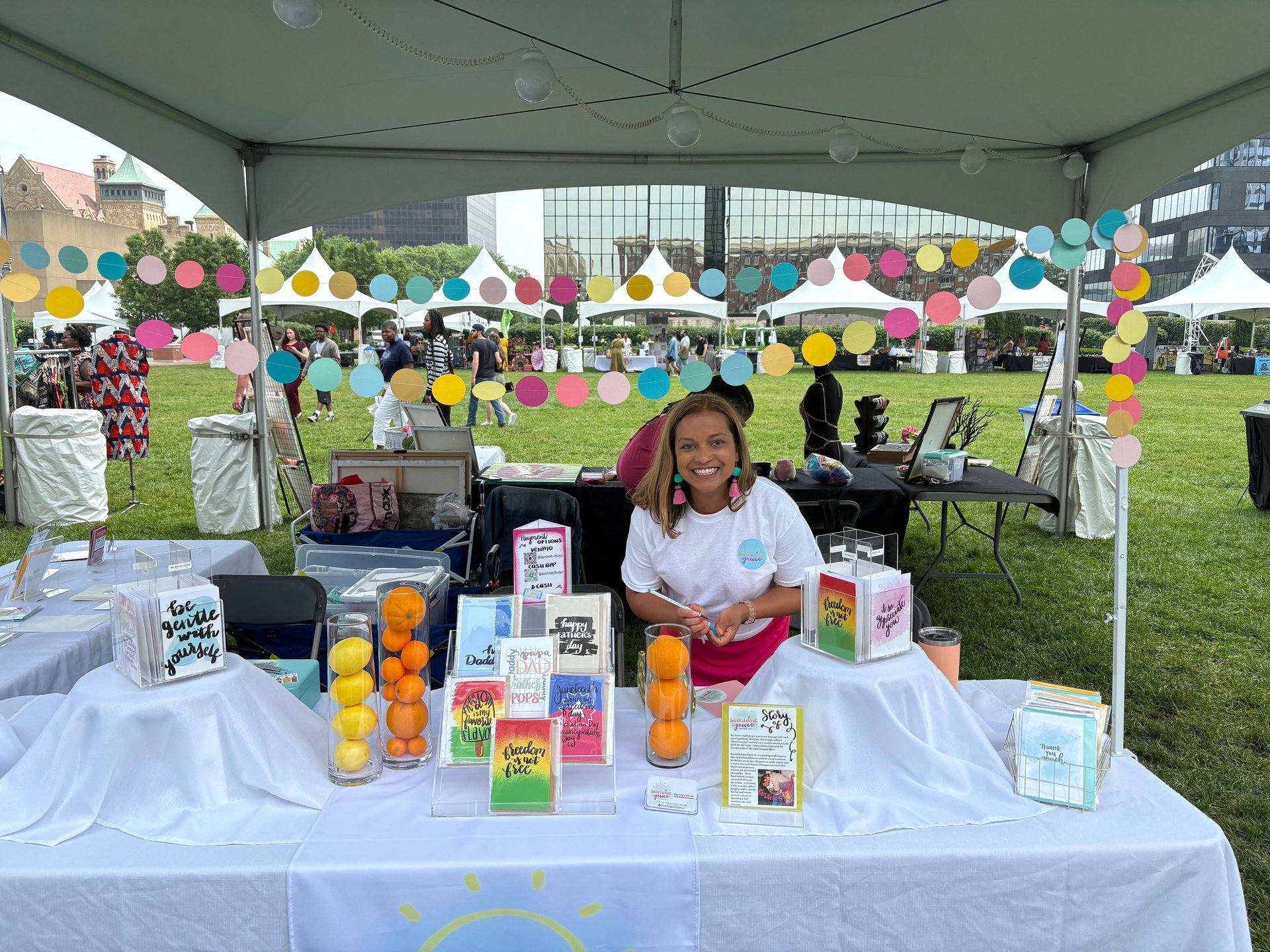 gray computer monitor