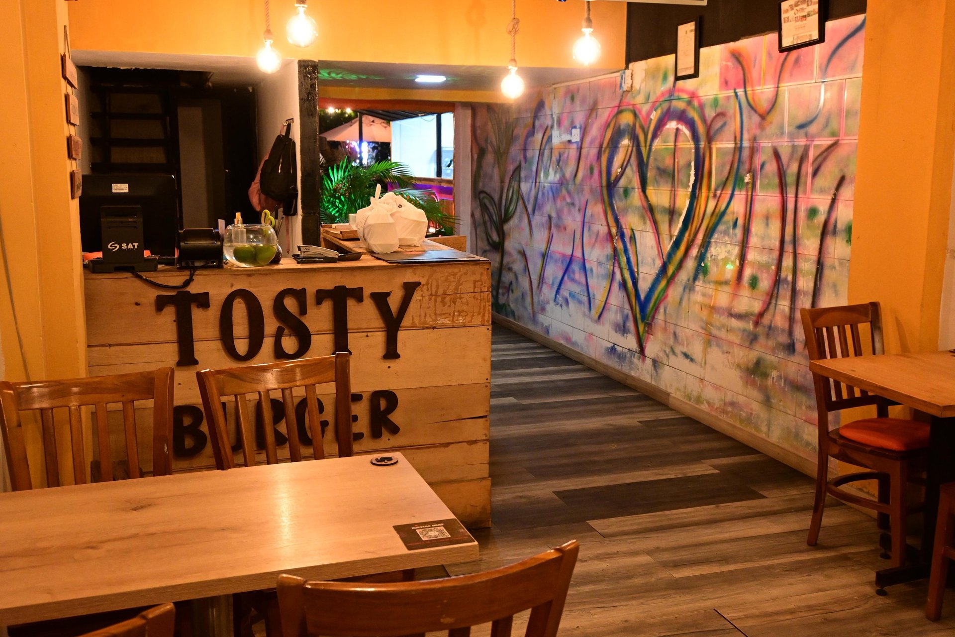 gray computer monitor