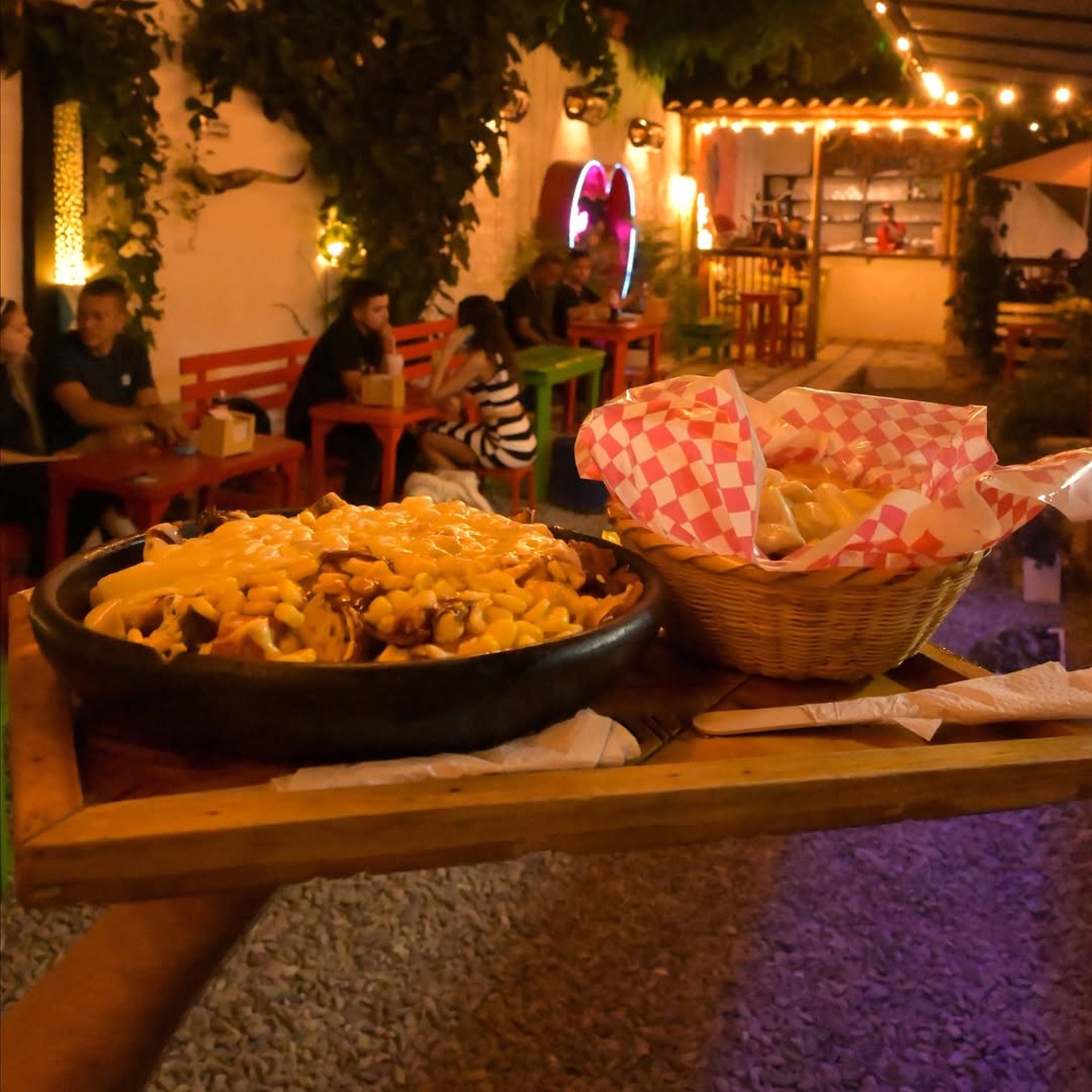 gray computer monitor