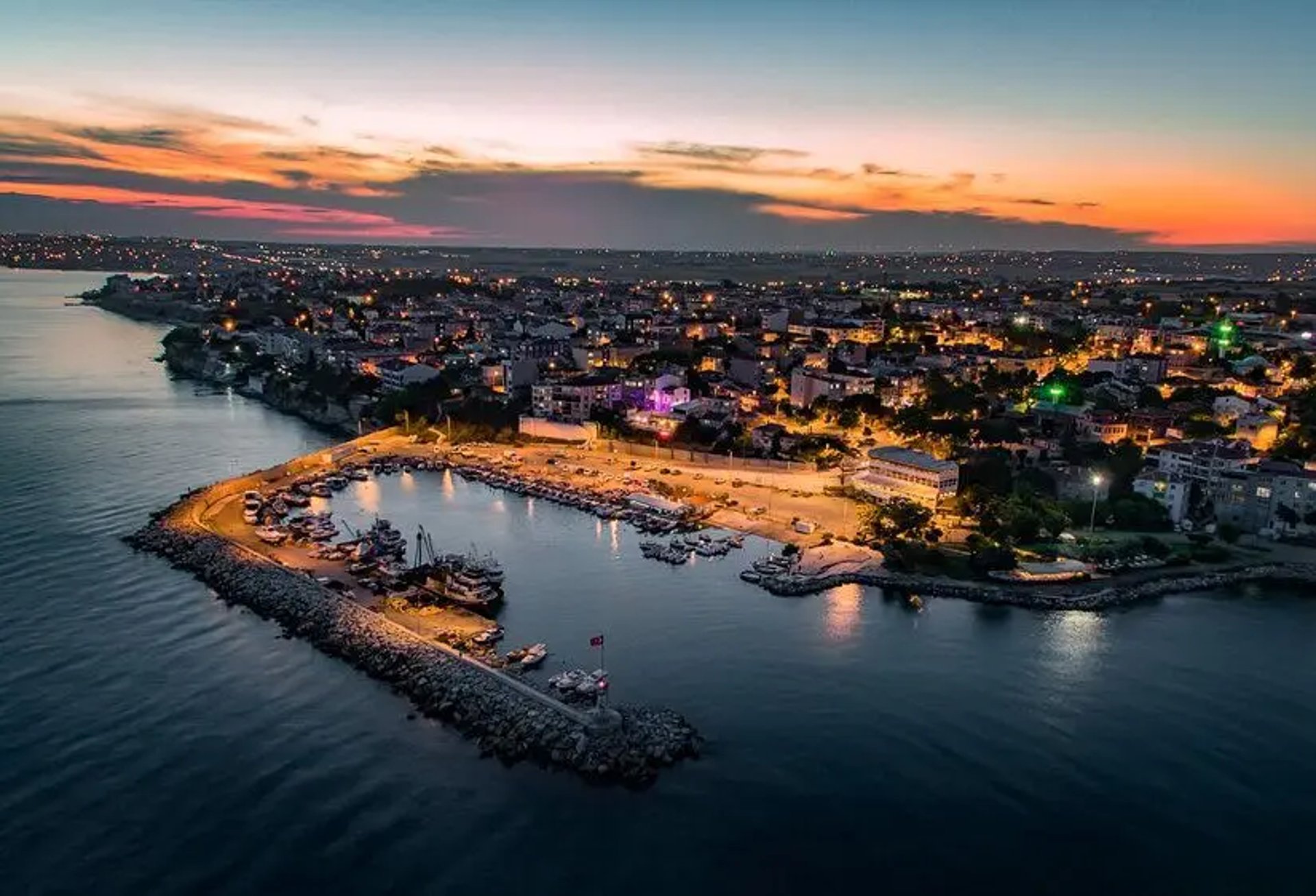 black and white bed linen