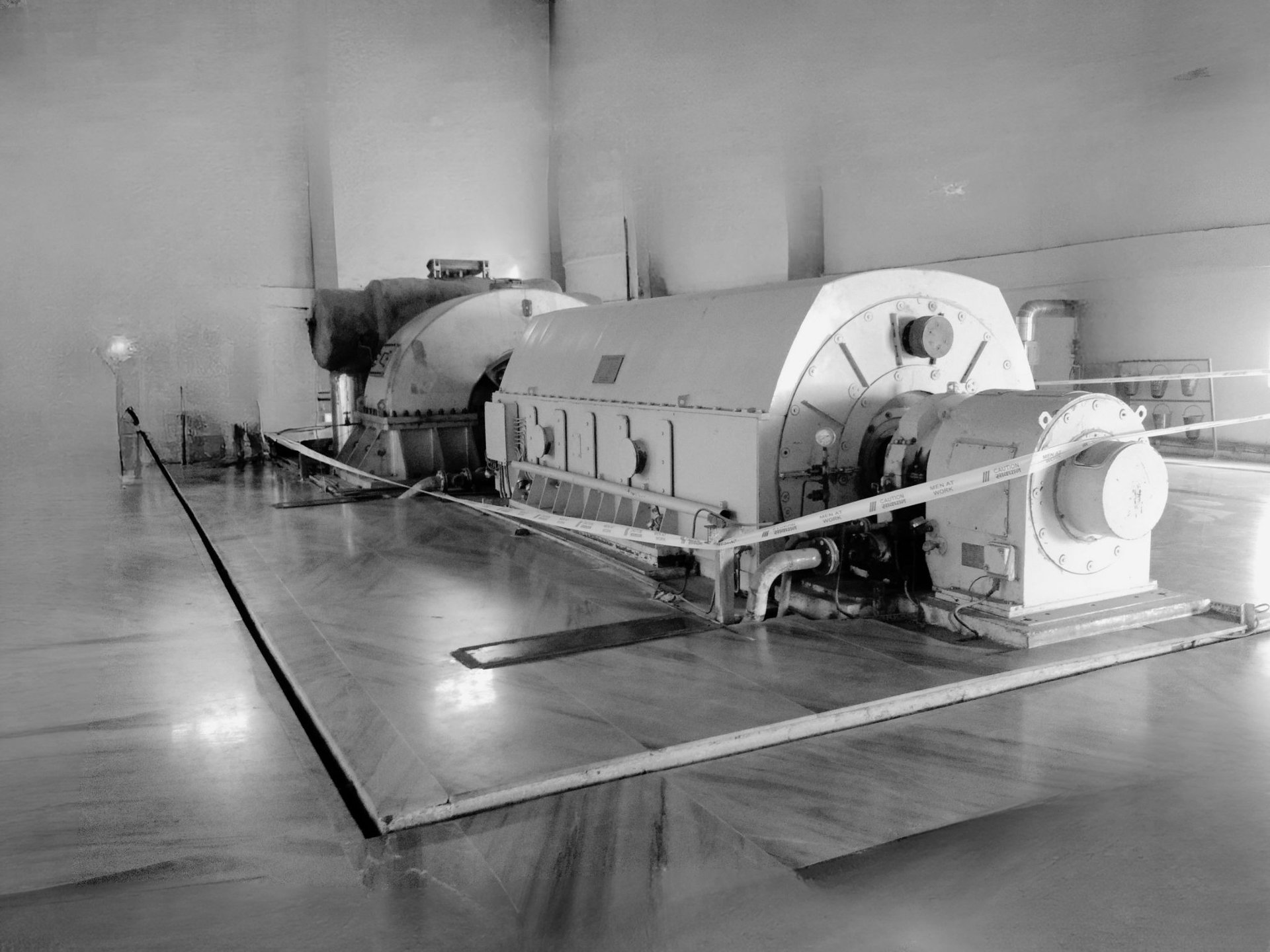 black and white bed linen