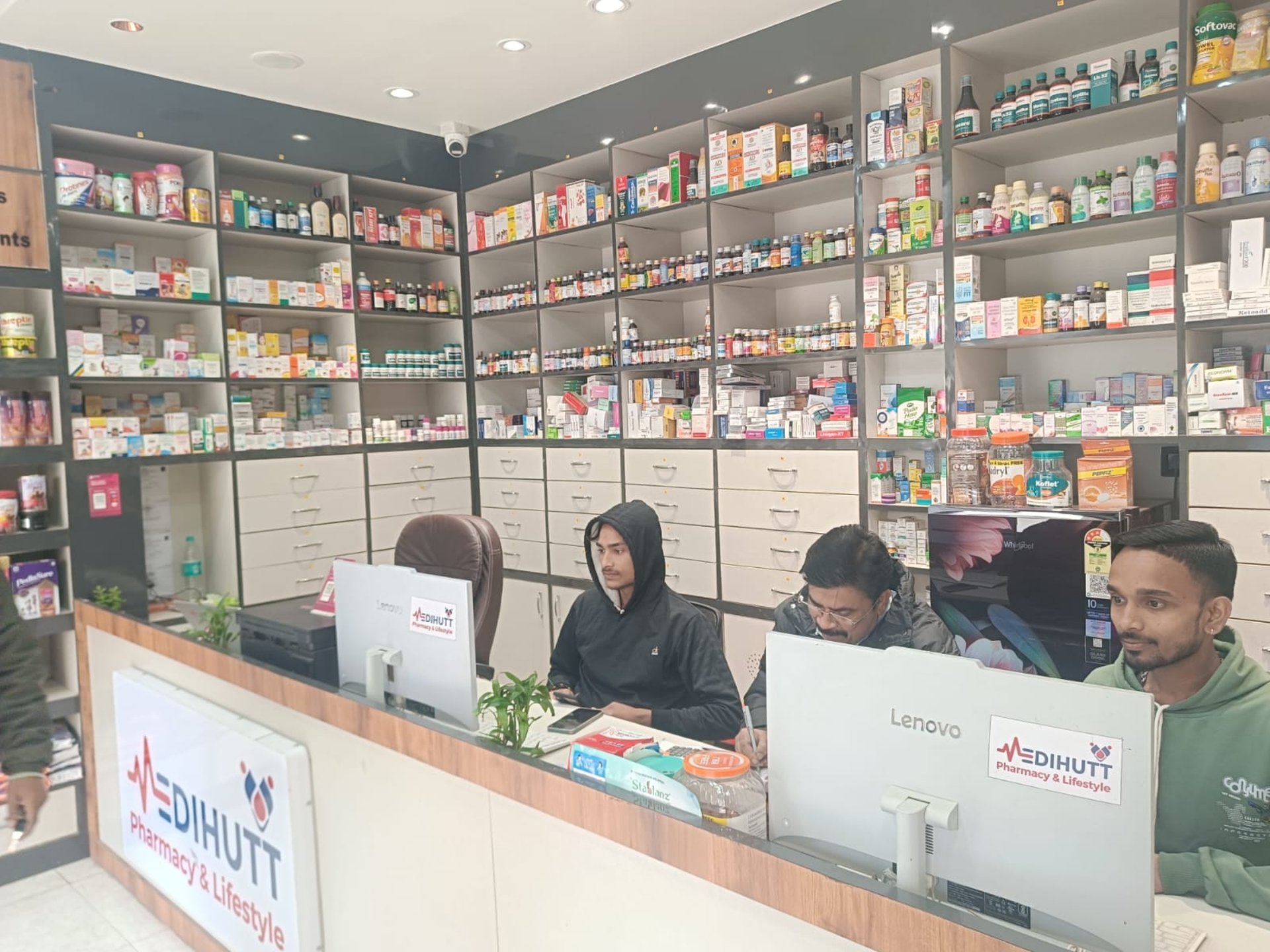 black and white bed linen