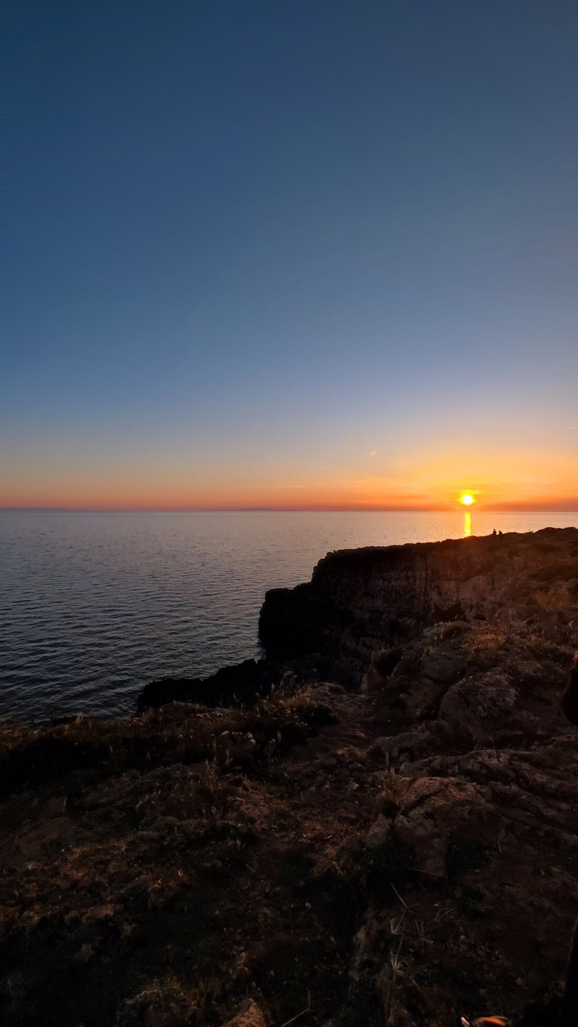 body of water wave photo during golden time