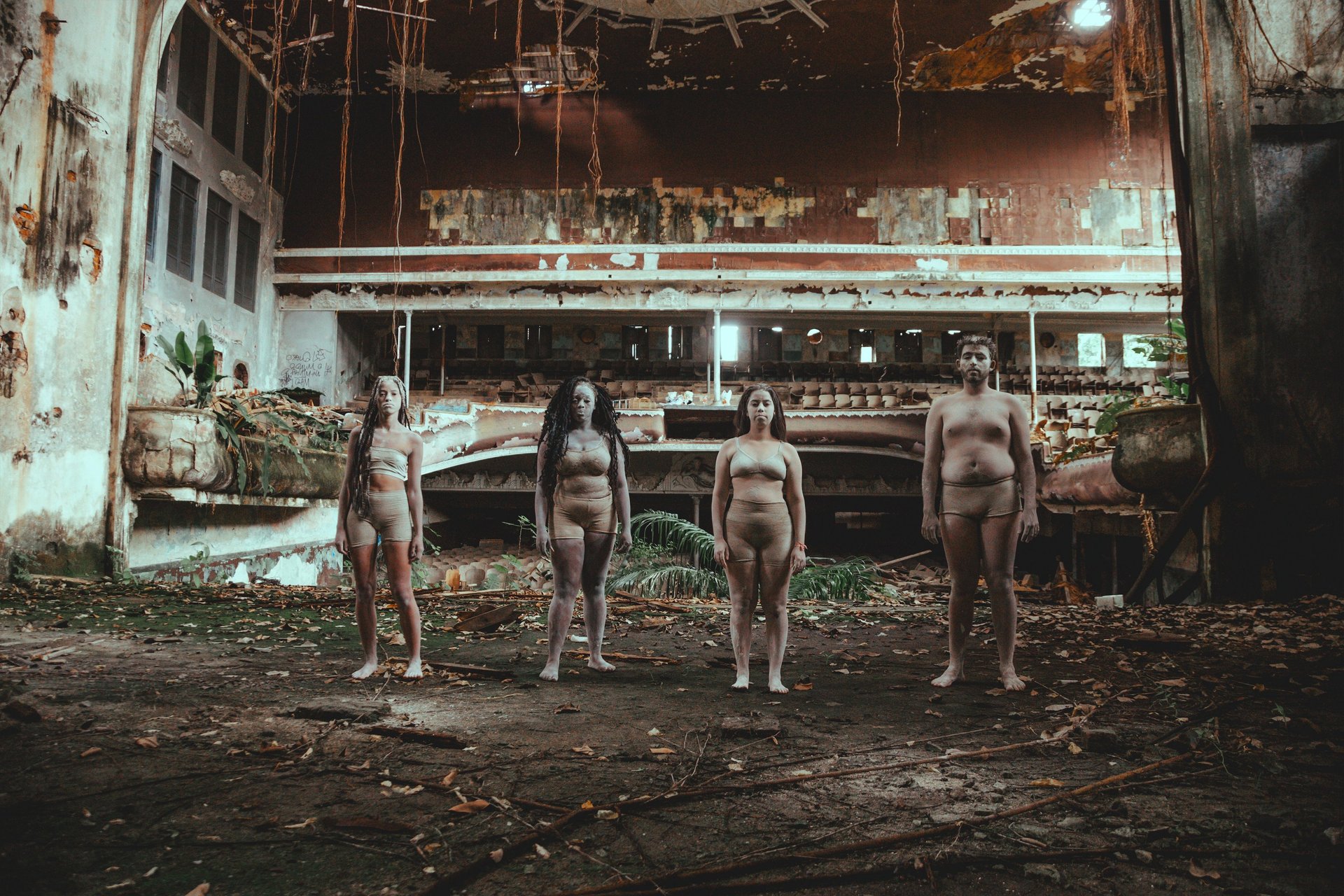 gray computer monitor