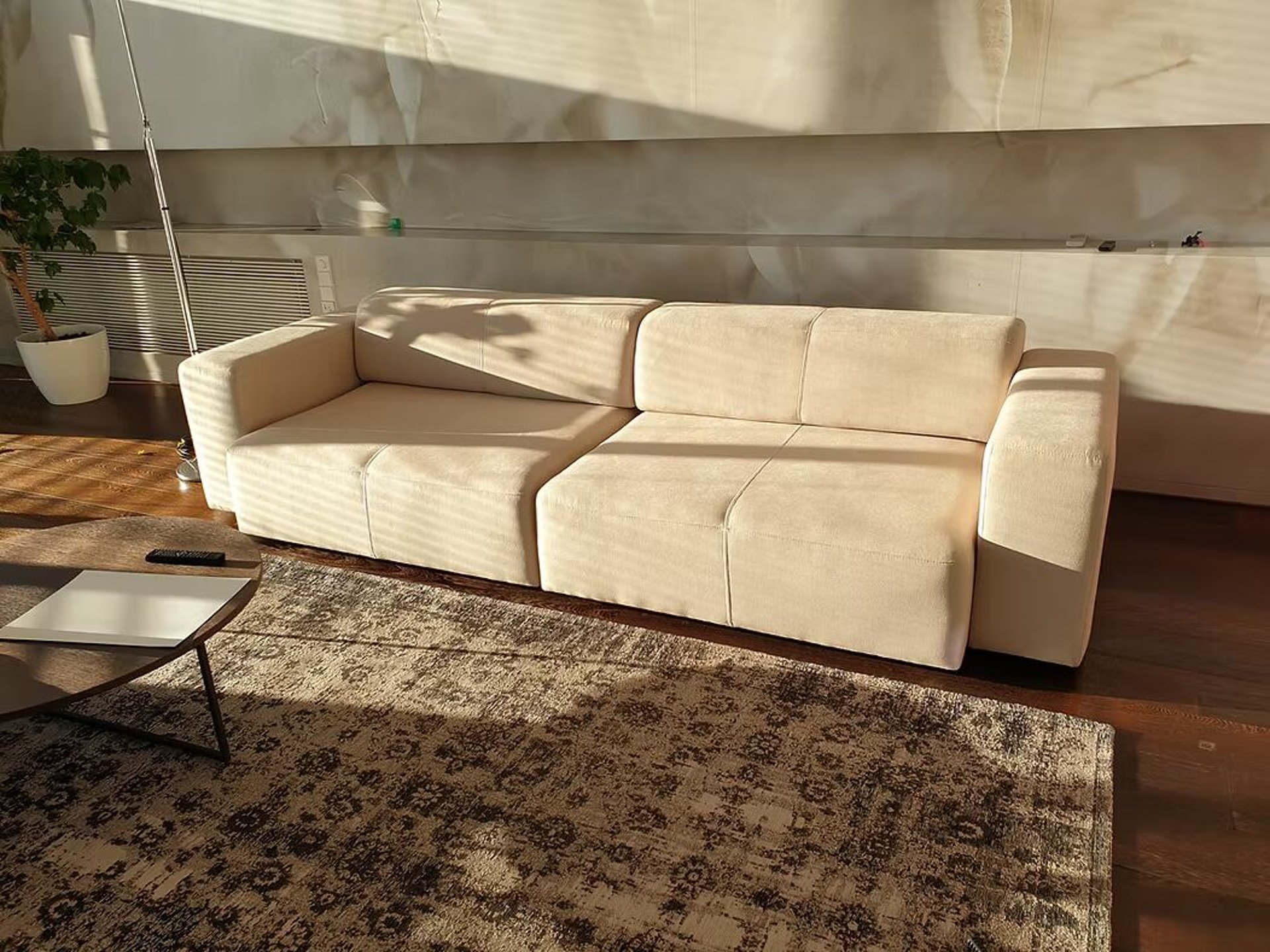 gray computer monitor