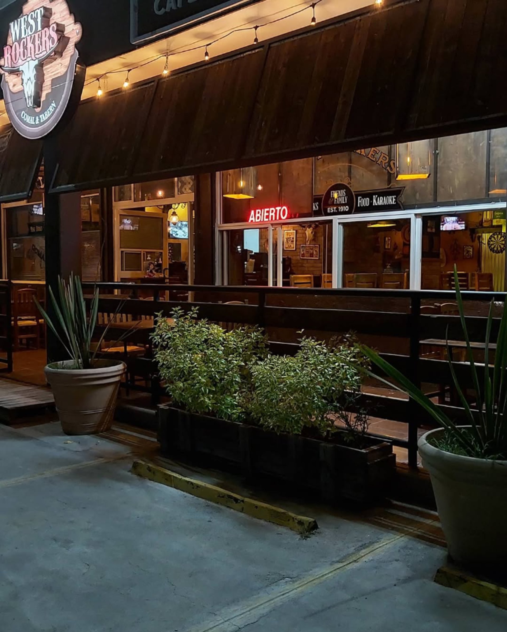 gray computer monitor