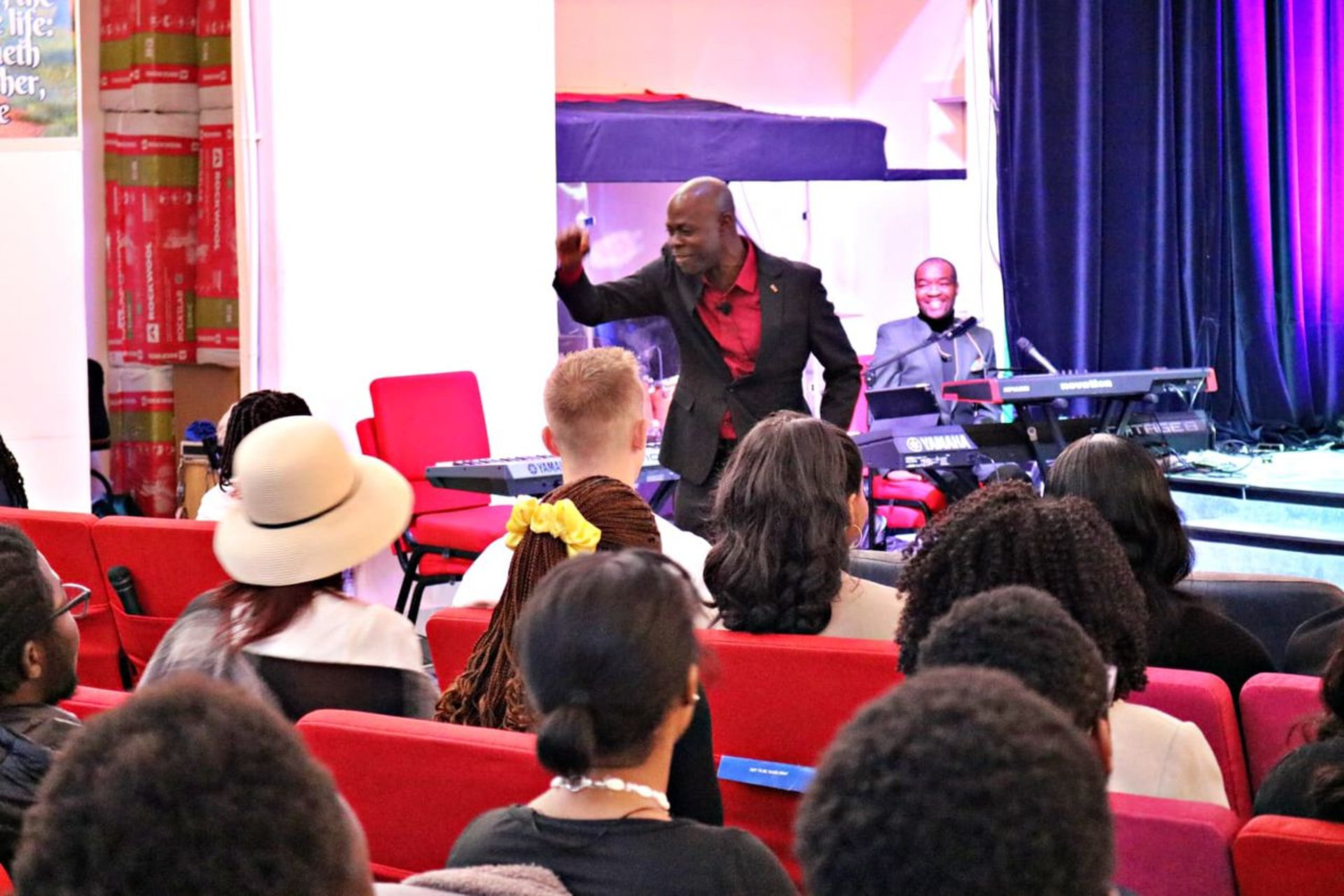 black and white bed linen