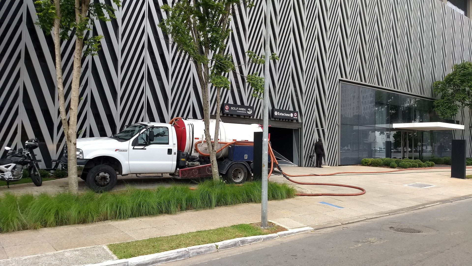 black and white bed linen