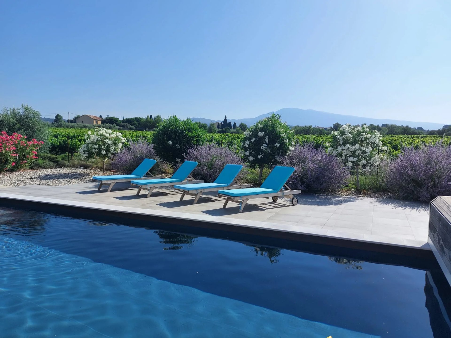 black and white bed linen