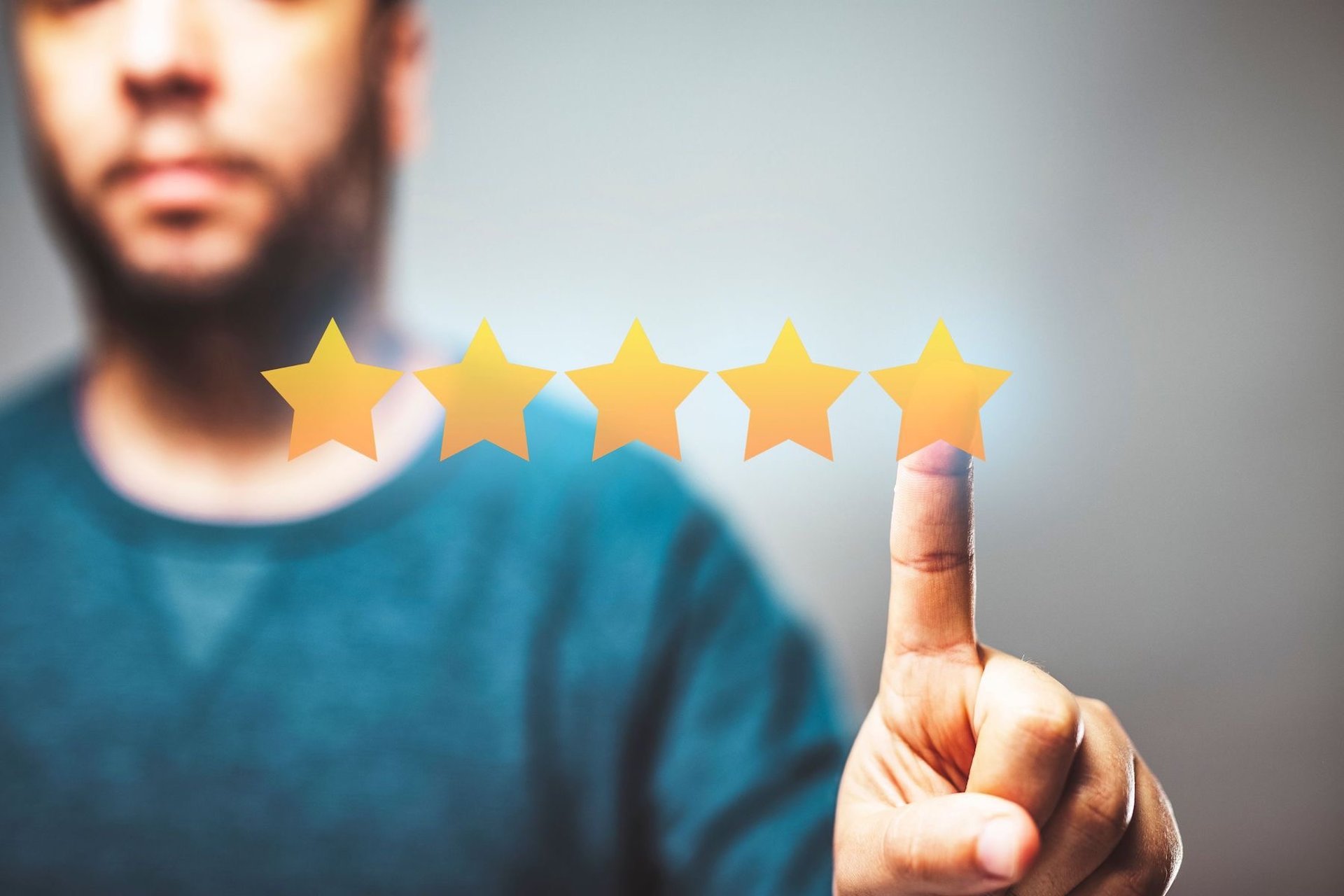 man giving 5 star review