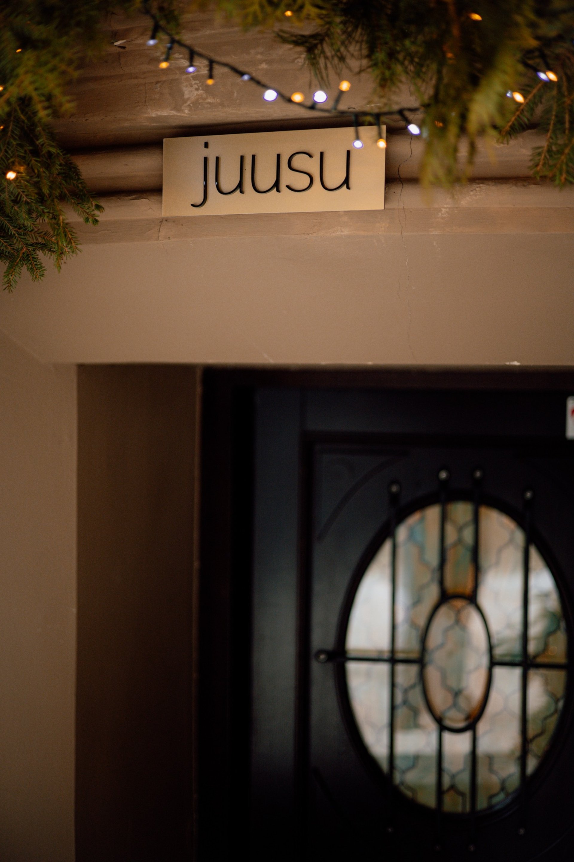 gray computer monitor