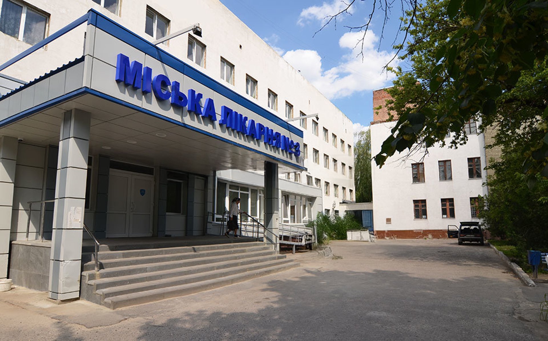 black and brown leather padded tub sofa