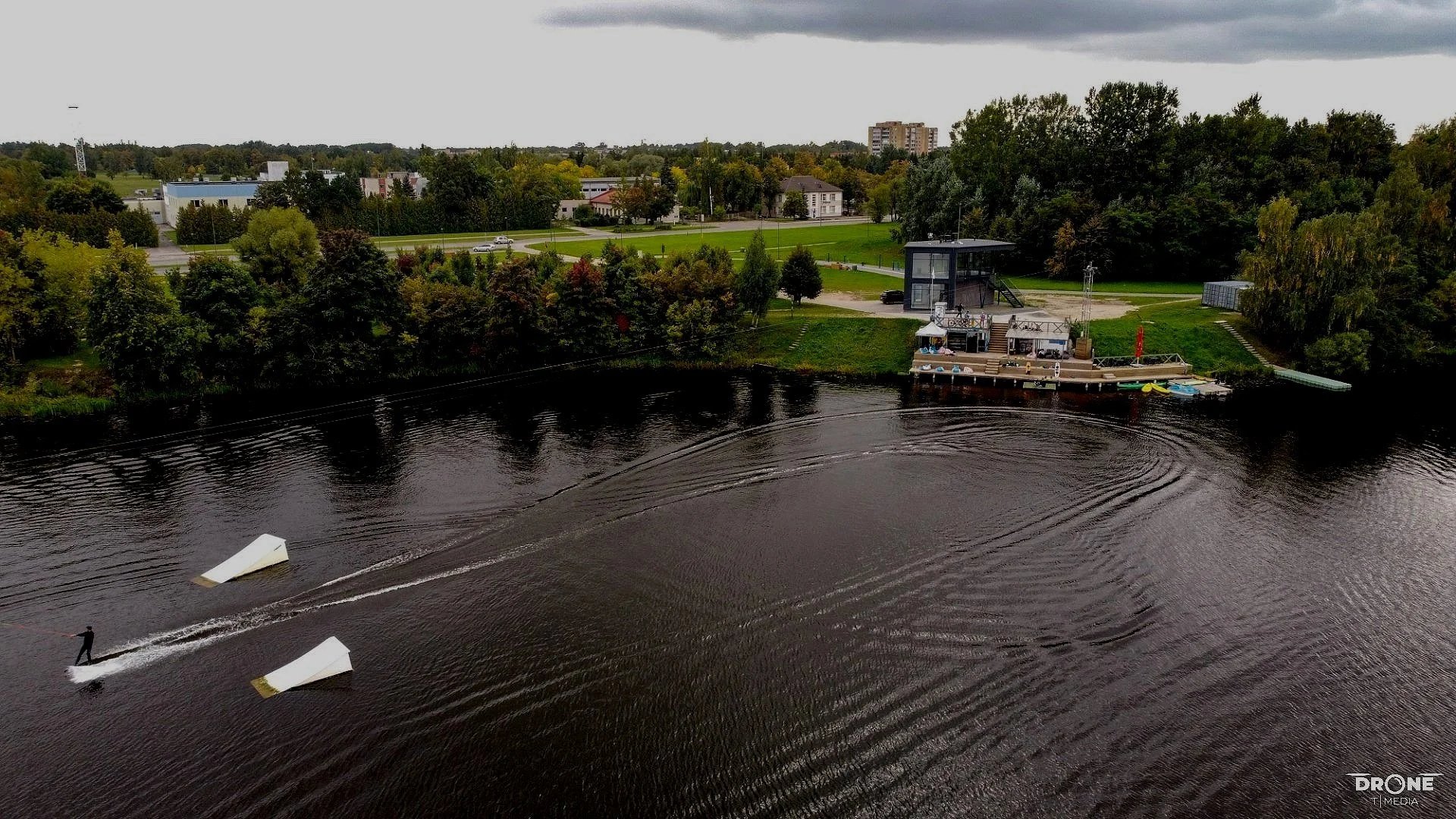 black and white bed linen