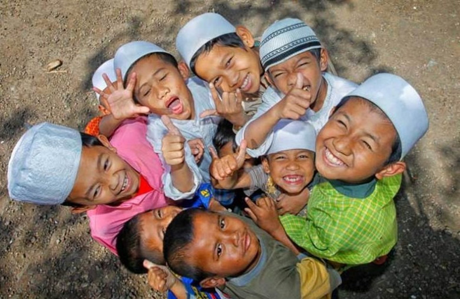 gray computer monitor