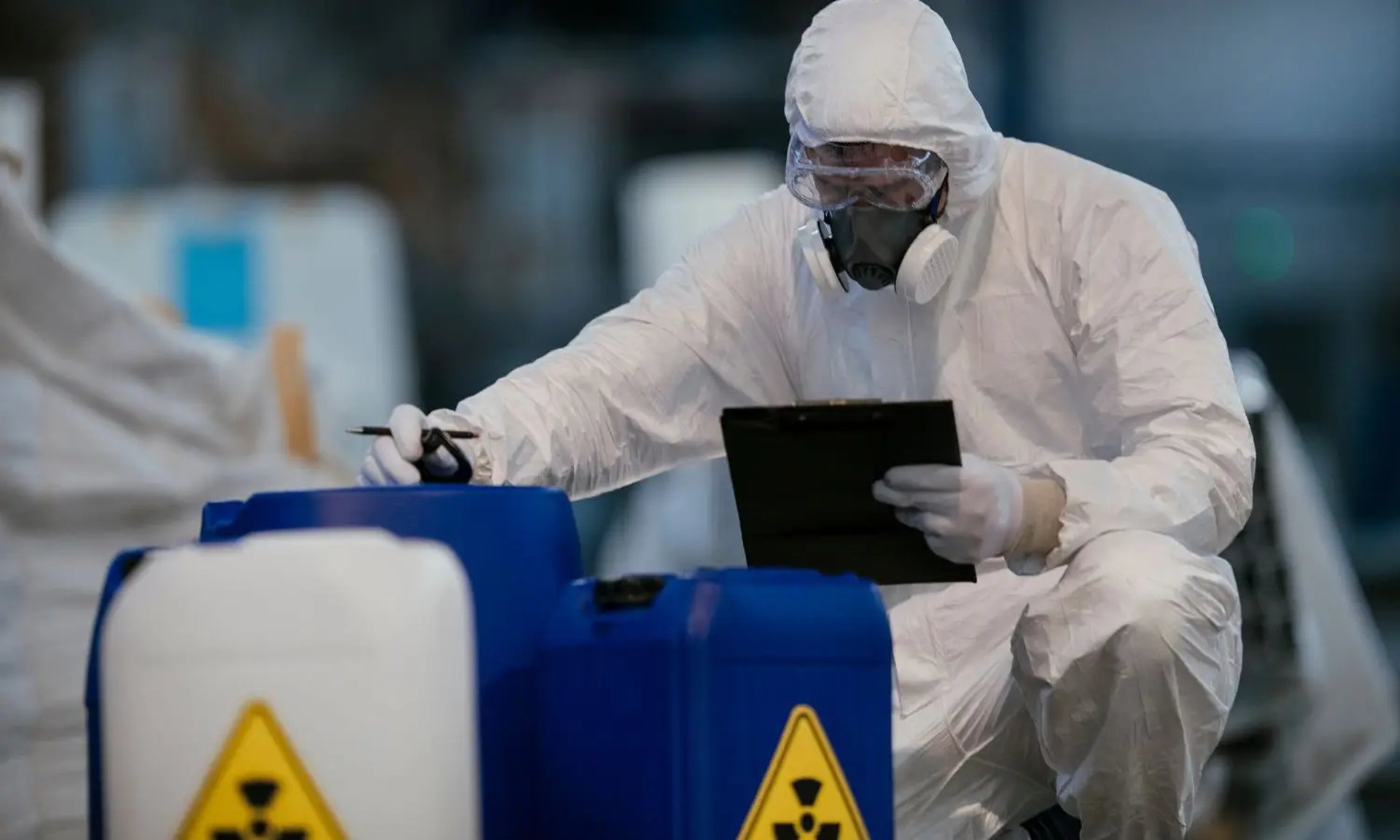 gray computer monitor