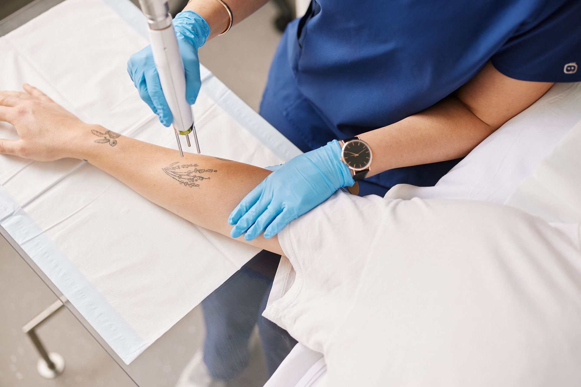 gray computer monitor