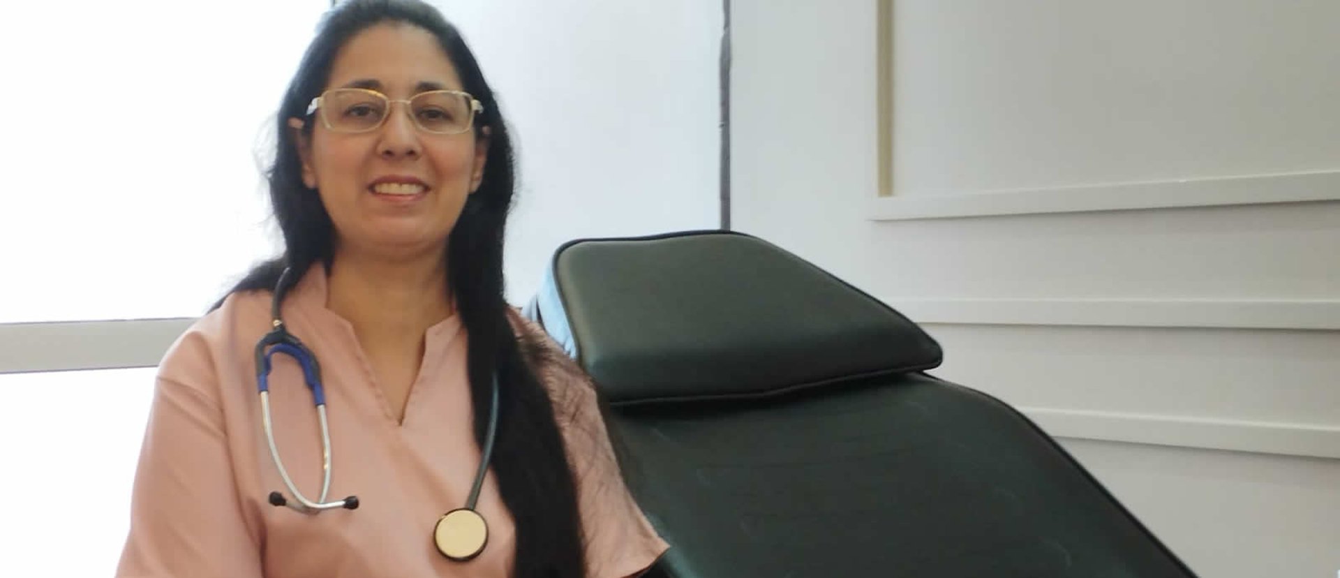 gray computer monitor