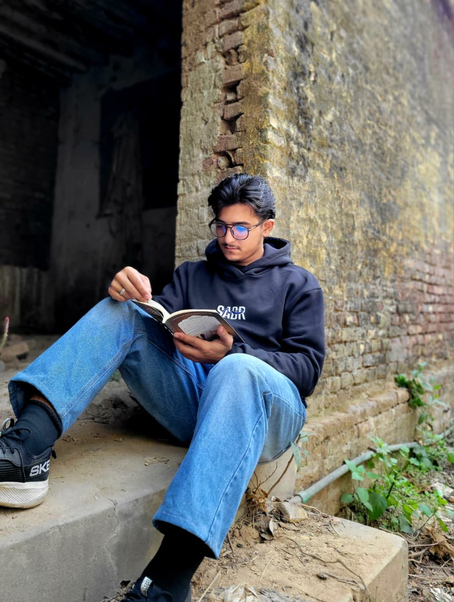 black and white bed linen