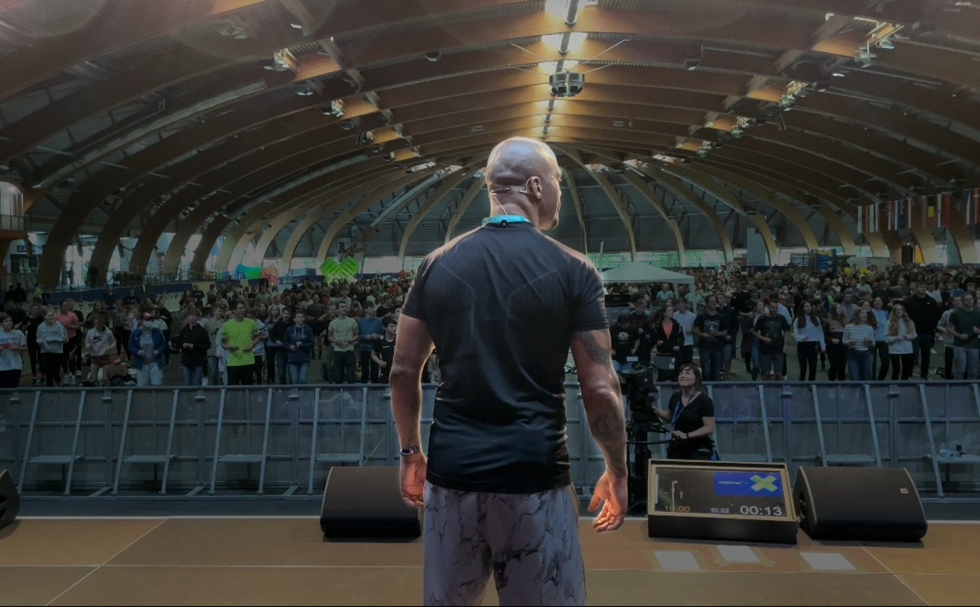 black and brown leather padded tub sofa