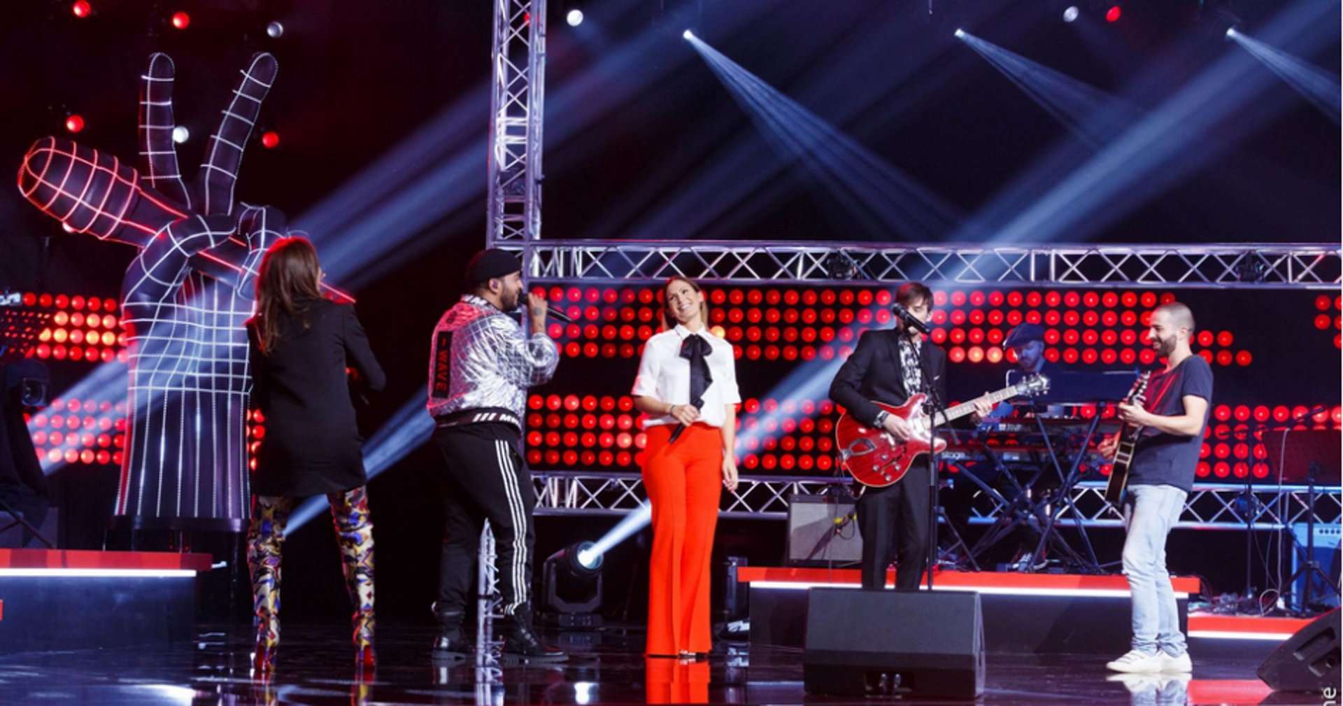 gray computer monitor